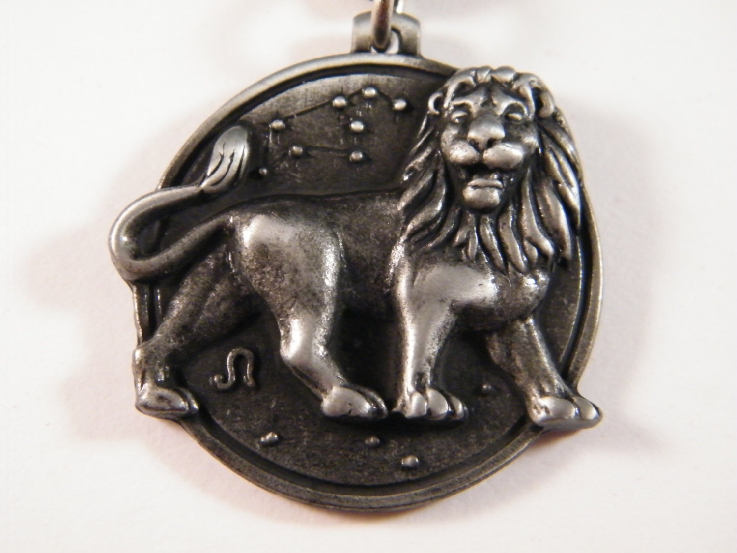 Leo keychain, Lion keyring, zodiac pendant, astrology bag charm, horoscope jewelry, star sign, birthday gift, car accessory, constellation