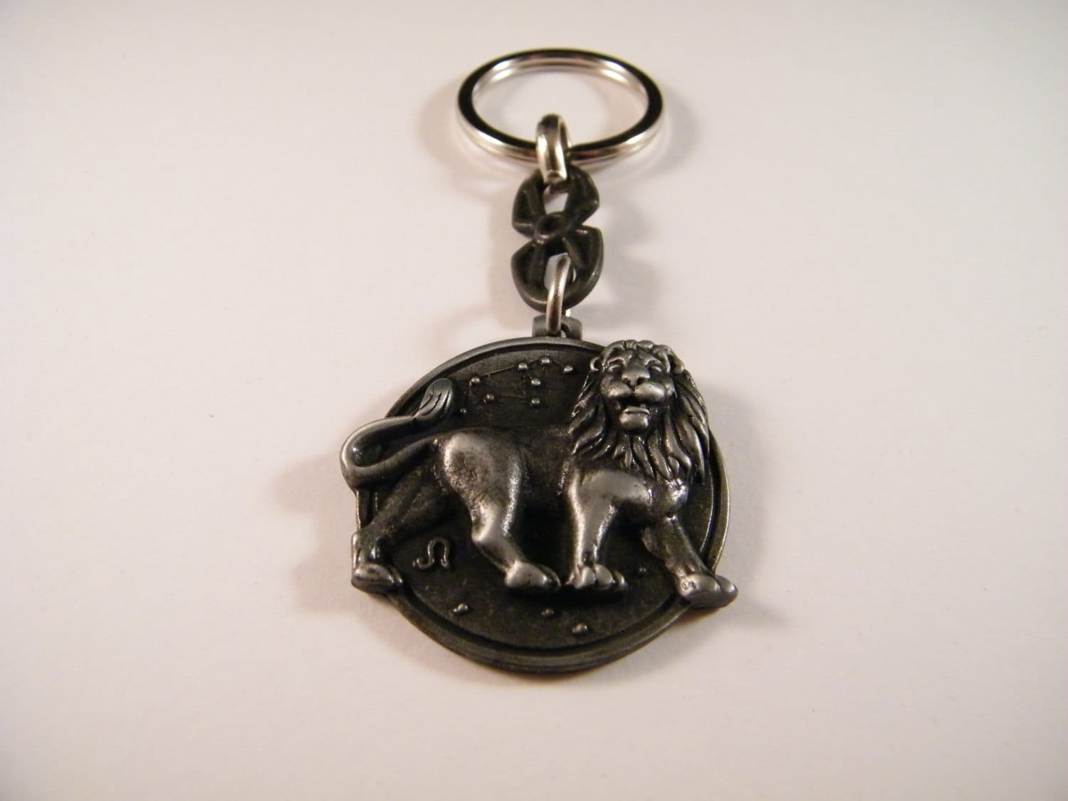 Leo keychain, Lion keyring, zodiac pendant, astrology bag charm, horoscope jewelry, star sign, birthday gift, car accessory, constellation