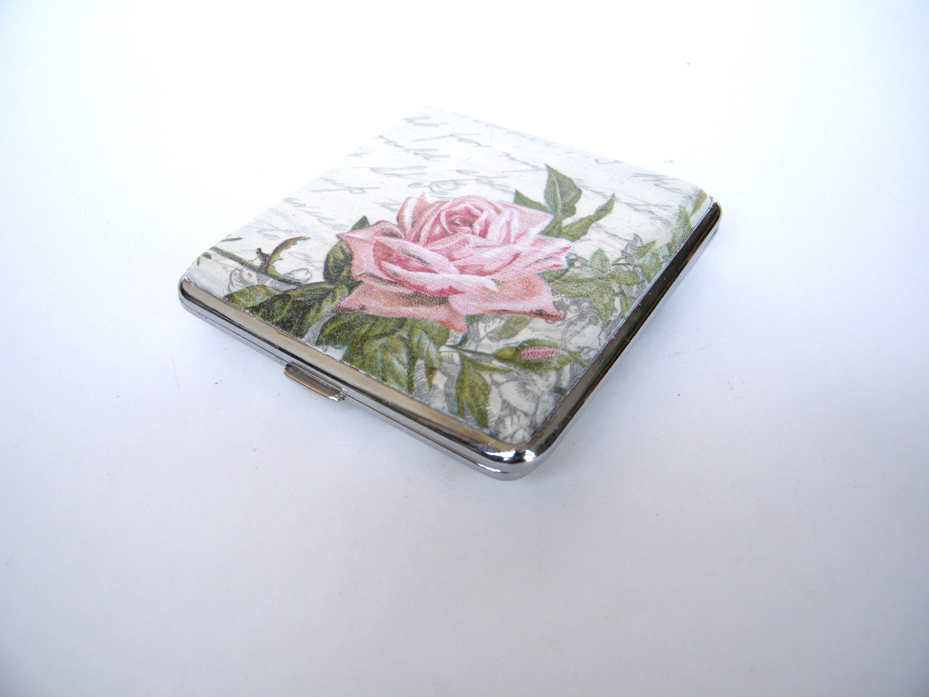 Cigarrette case for women, smokers gift, elegant case with rose, king size cigarette box for her, vintage case for her, floral OOAK gift