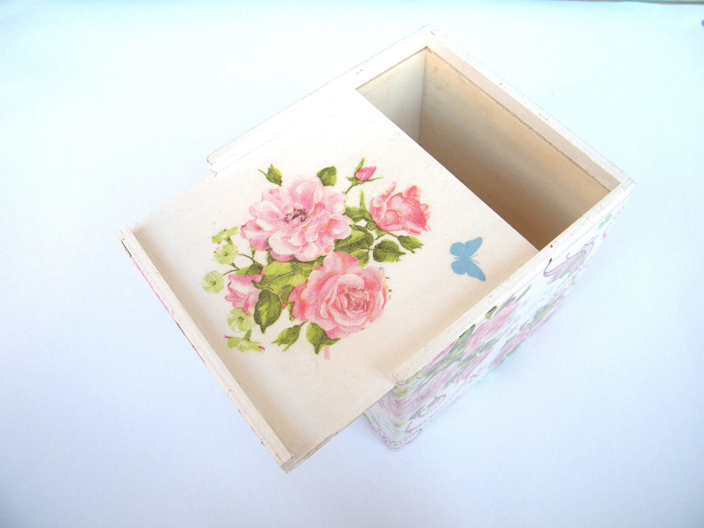 Square tissue cover box, Floral tissue holder, Roses napkins box, Tissue dispenser, Kithchen napkins holder, Shabby Shic Housewarming gift