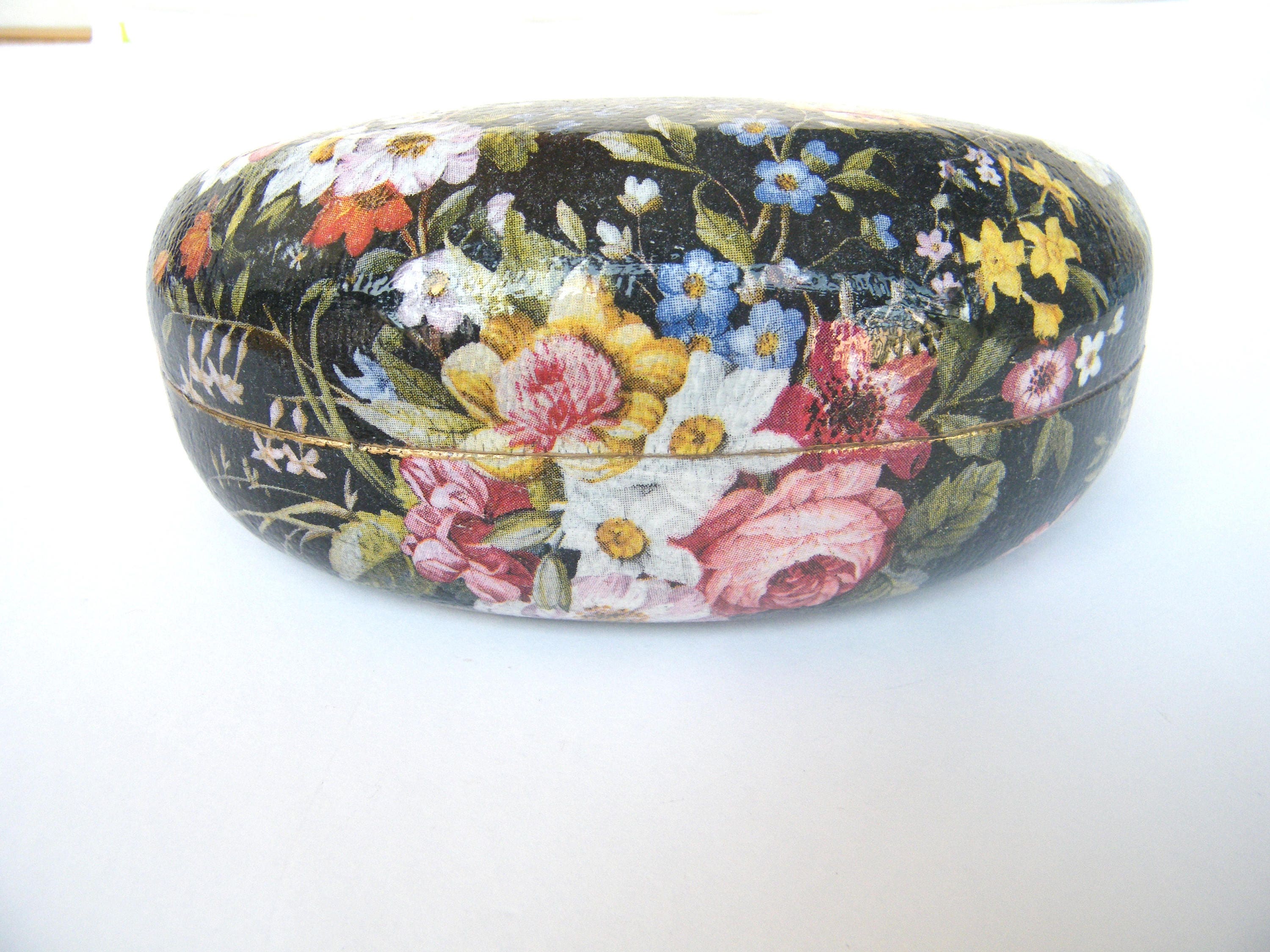 Woman Sunglasses Case, Elegant Spectacle Case, Hard Glasses Case, Shabby Chic, OOAK Gift for Her, Fabulous Bag Accessory, Purse Organizer