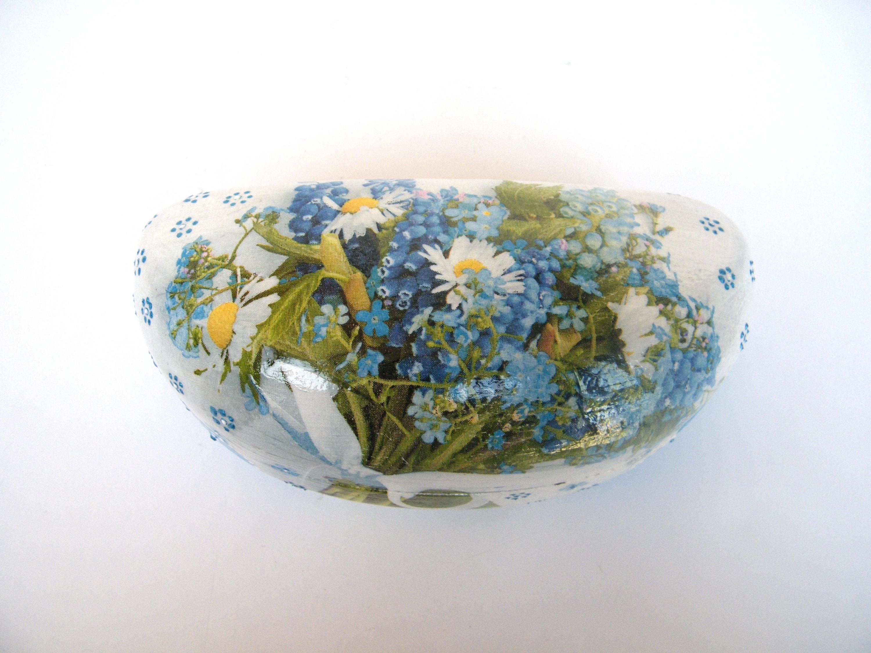 Summer flower sunglasses case, hard spectacle case, white and blue flowers, OOAK gift for her, unique women case, metal storage box, make up