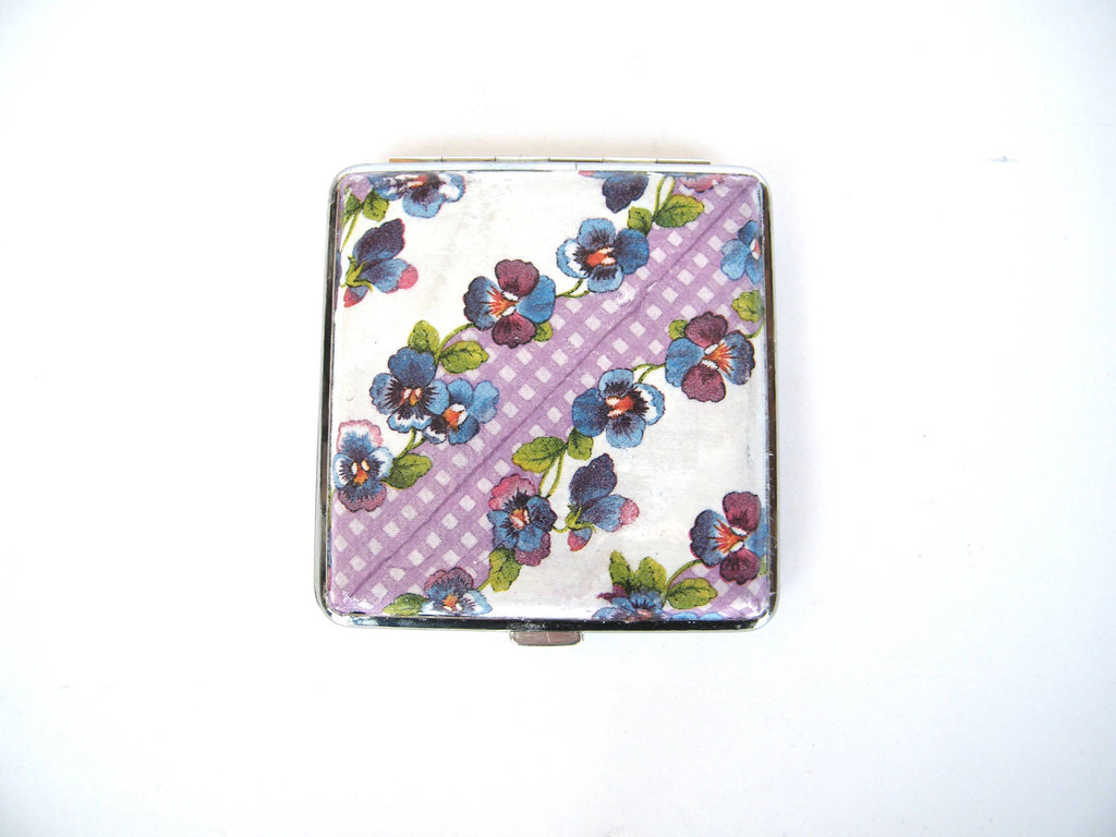Cigarette case with pansies, smoking accessory, spring flowers, women wallet, gift for smoker, floral gift for her, elegant case