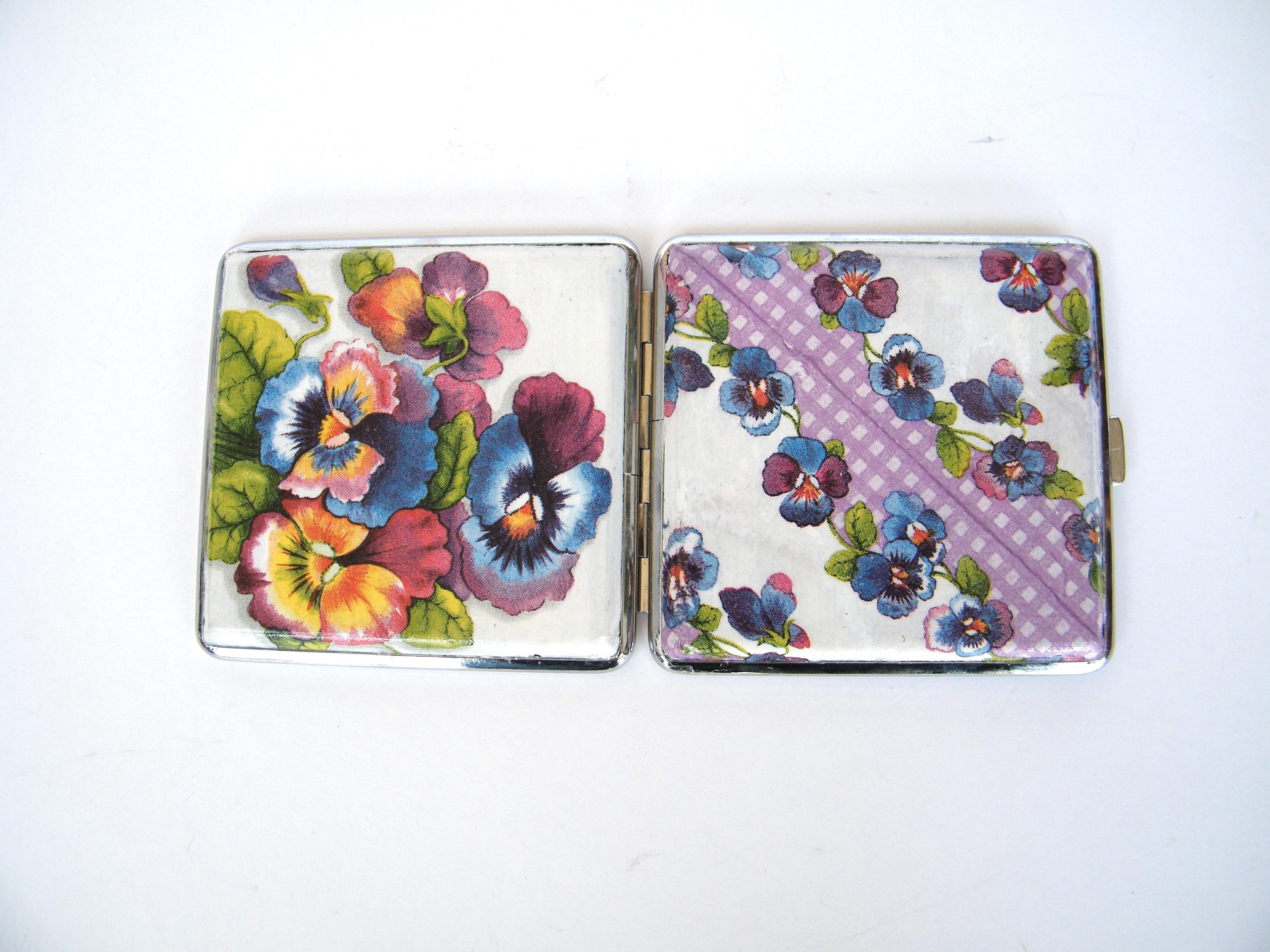 Cigarette case with pansies, smoking accessory, spring flowers, women wallet, gift for smoker, floral gift for her, elegant case