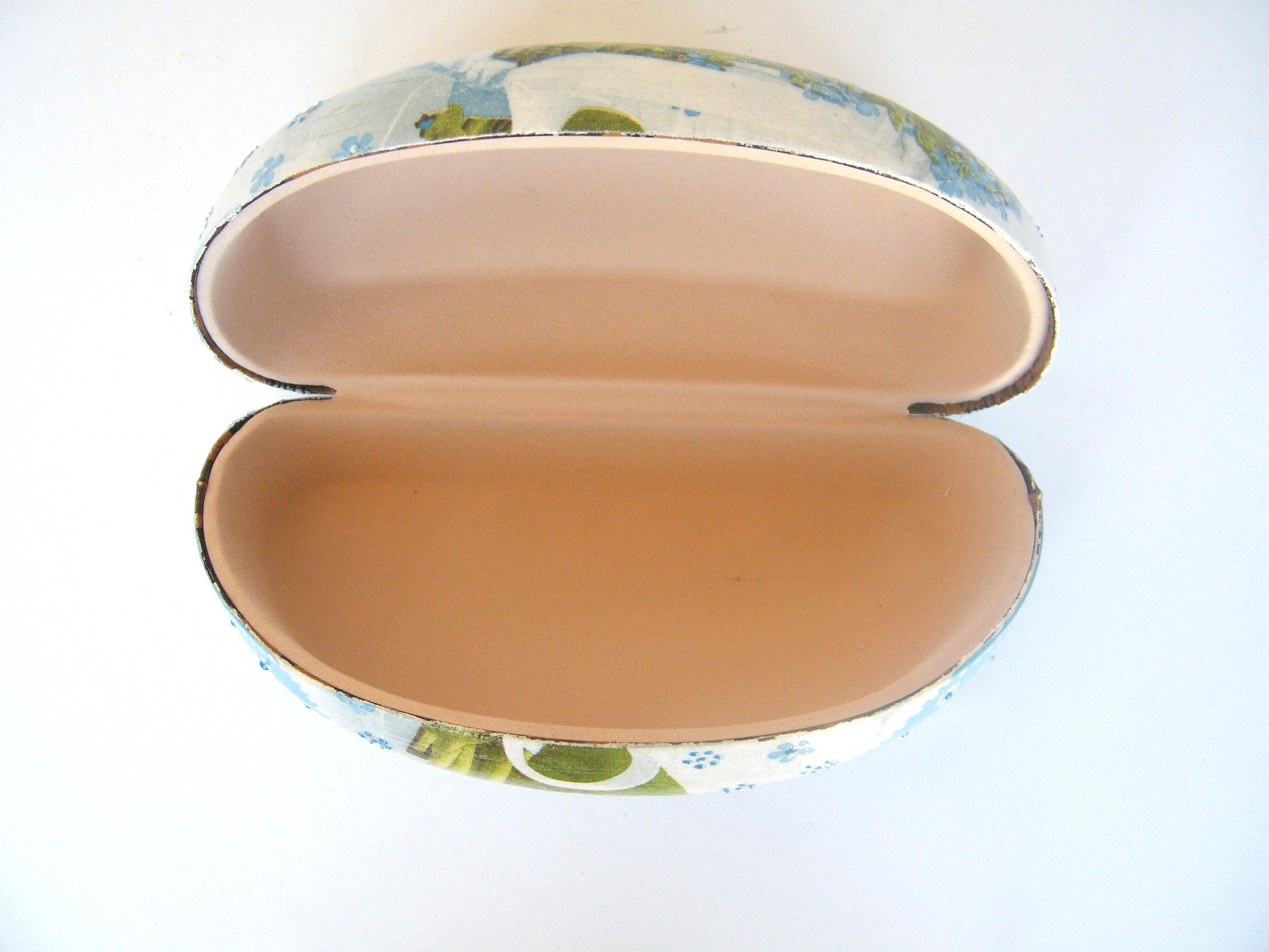 Summer flower sunglasses case, hard spectacle case, white and blue flowers, OOAK gift for her, unique women case, metal storage box, make up