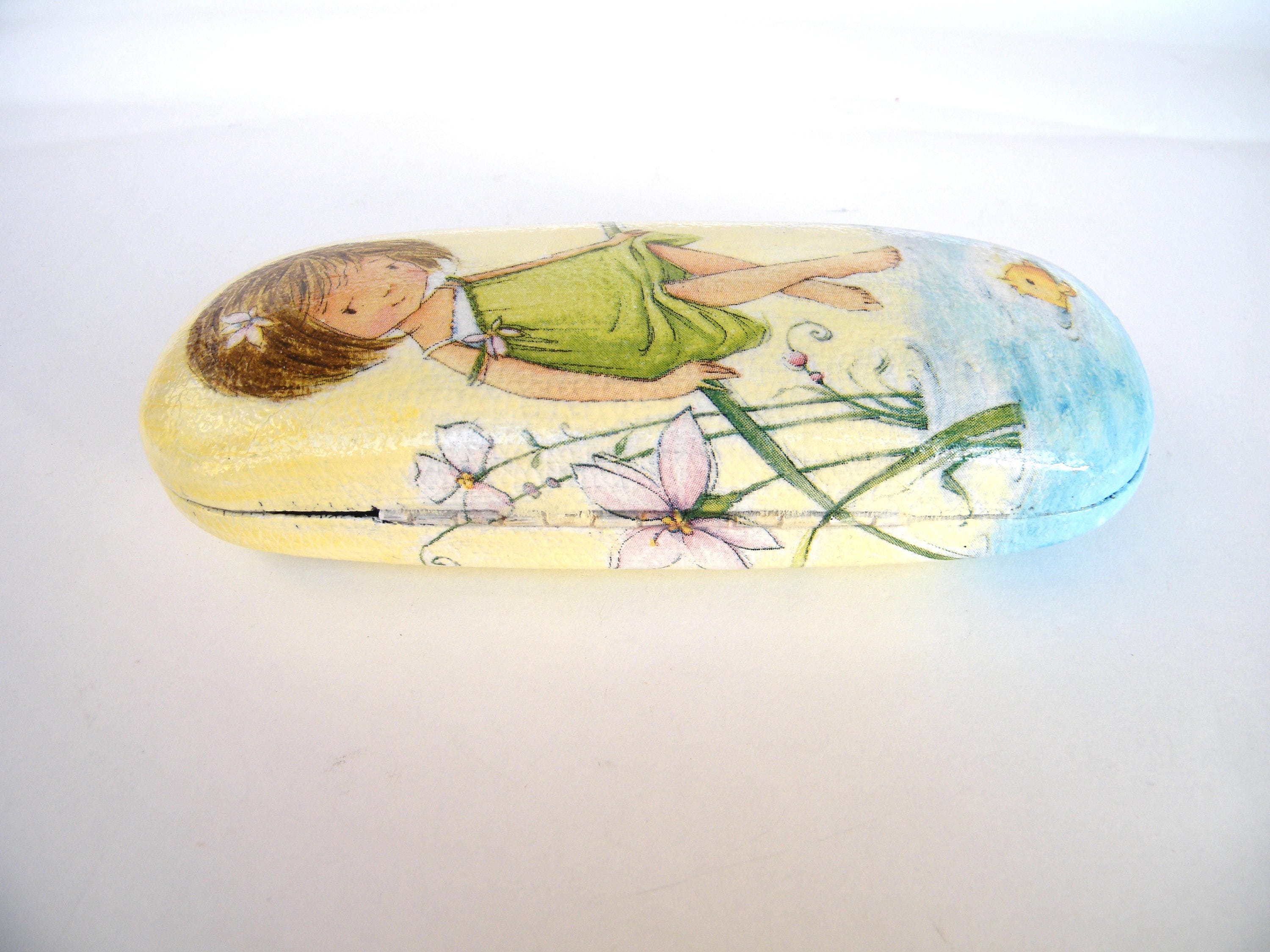 Kids eyeglasses case, girls gift idea, spectacle case, hard glasses holder, vision accessory, cute girl storage box, antiscratching case