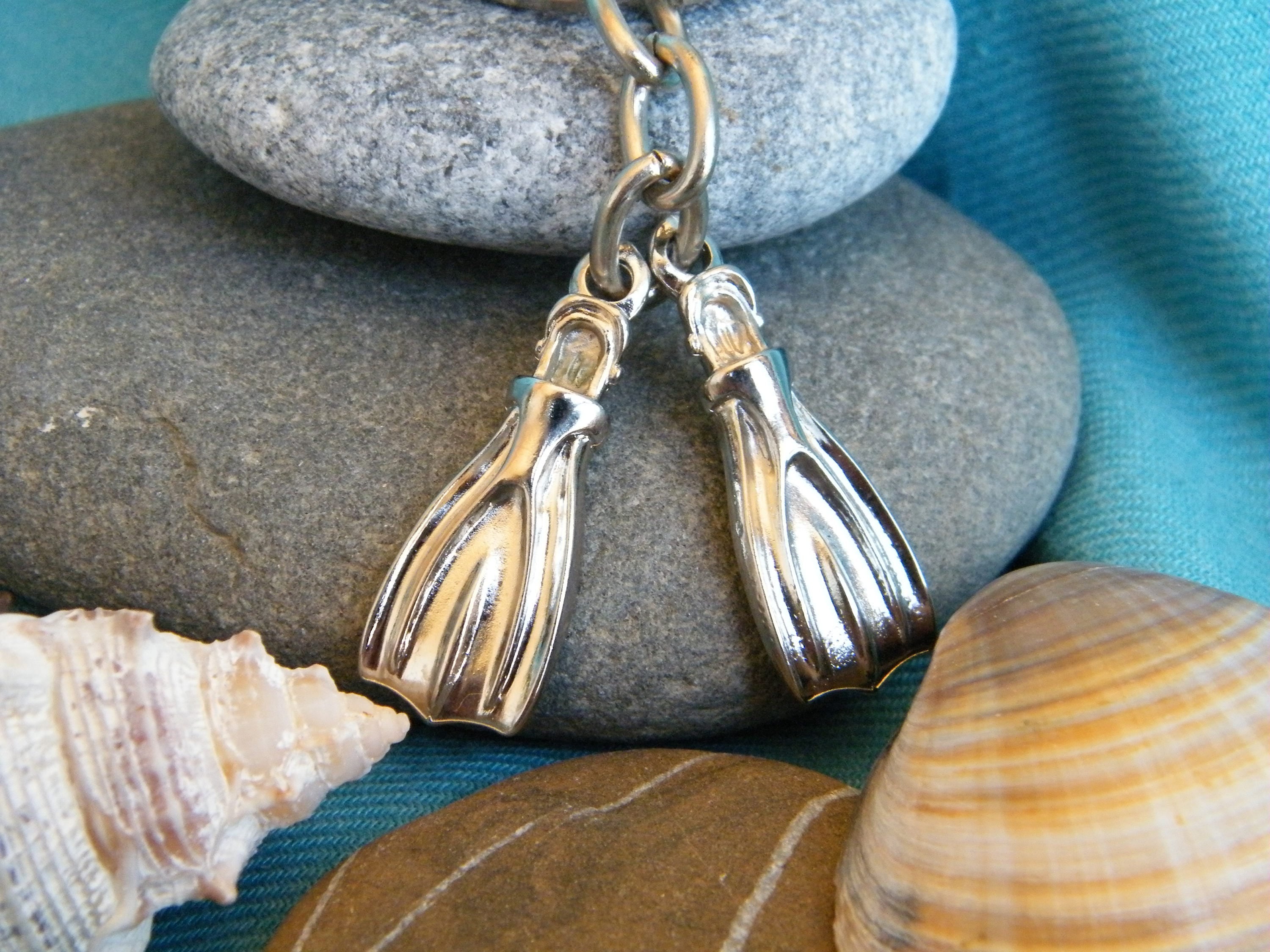 Scuba diving flippers keyring, diving keychain, swimmers gift, swim team, diving sports Charm, diver fins, gift for diving lovers