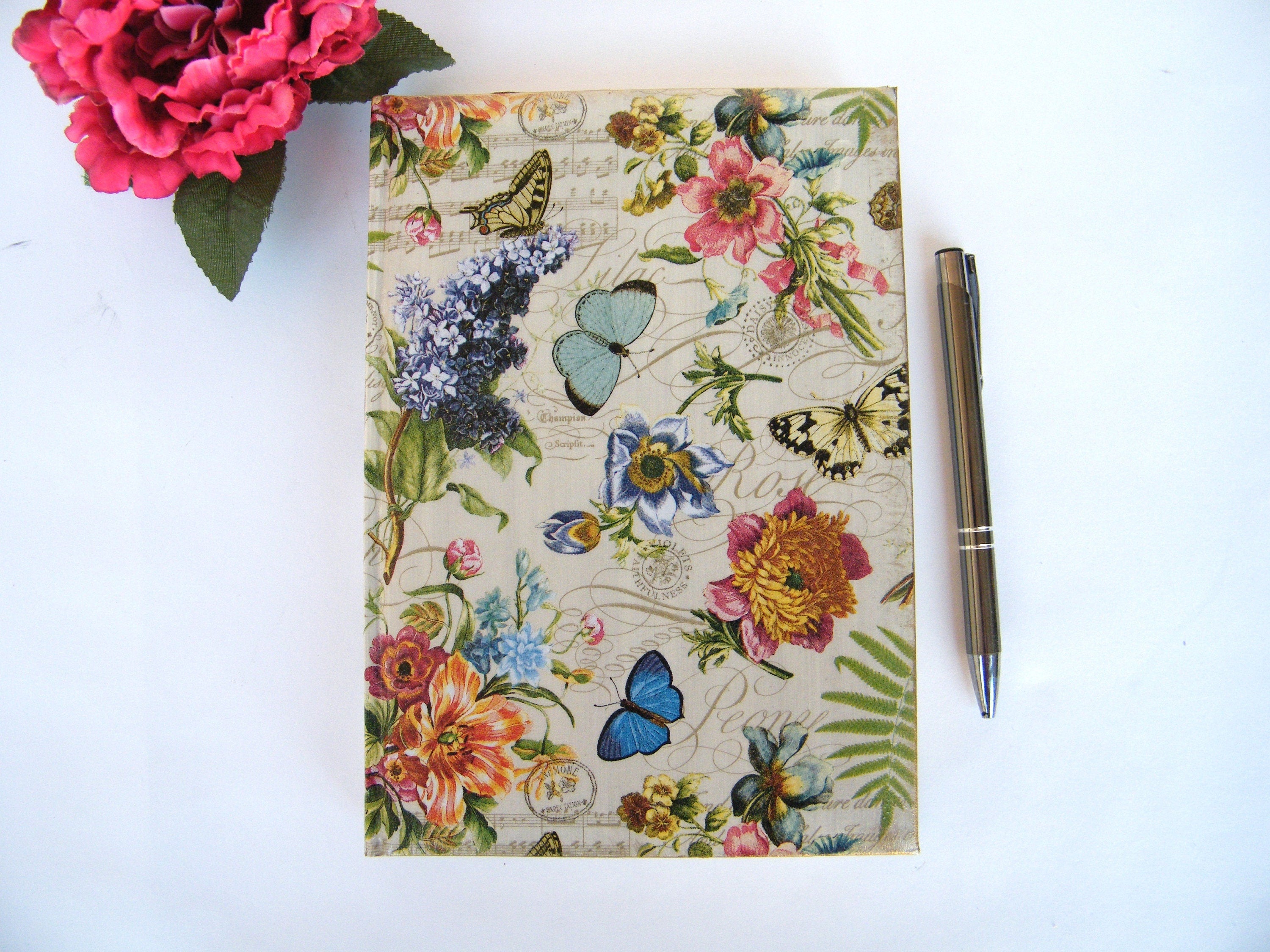 Daily Diary 2026, A5 Hard Cover Planner, Journal, Appointment Book, Agenda Day to a Page, Vintage Flowers, Co-worker Multilingual Calendar