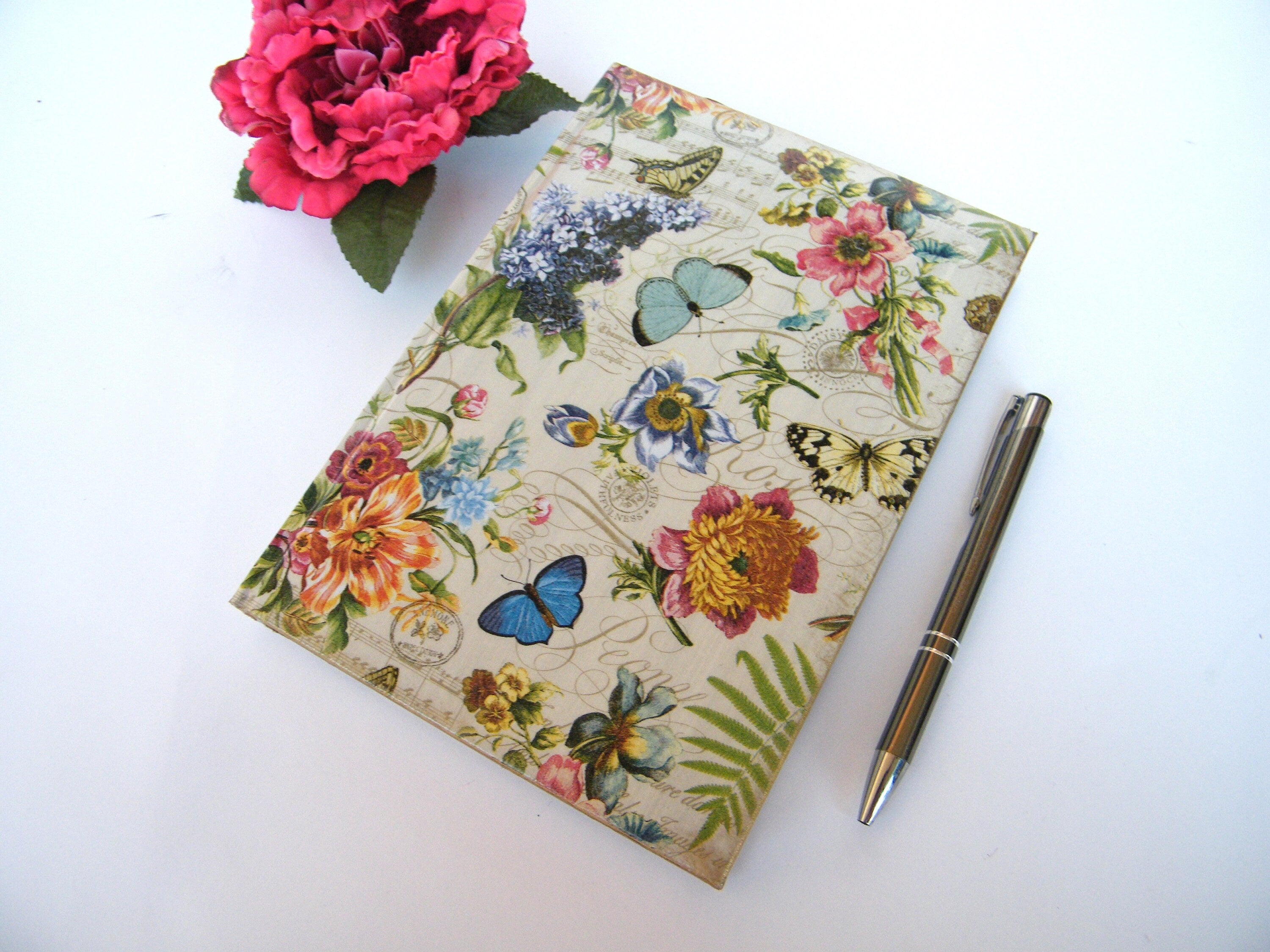 Daily Diary 2026, A5 Hard Cover Planner, Journal, Appointment Book, Agenda Day to a Page, Vintage Flowers, Co-worker Multilingual Calendar