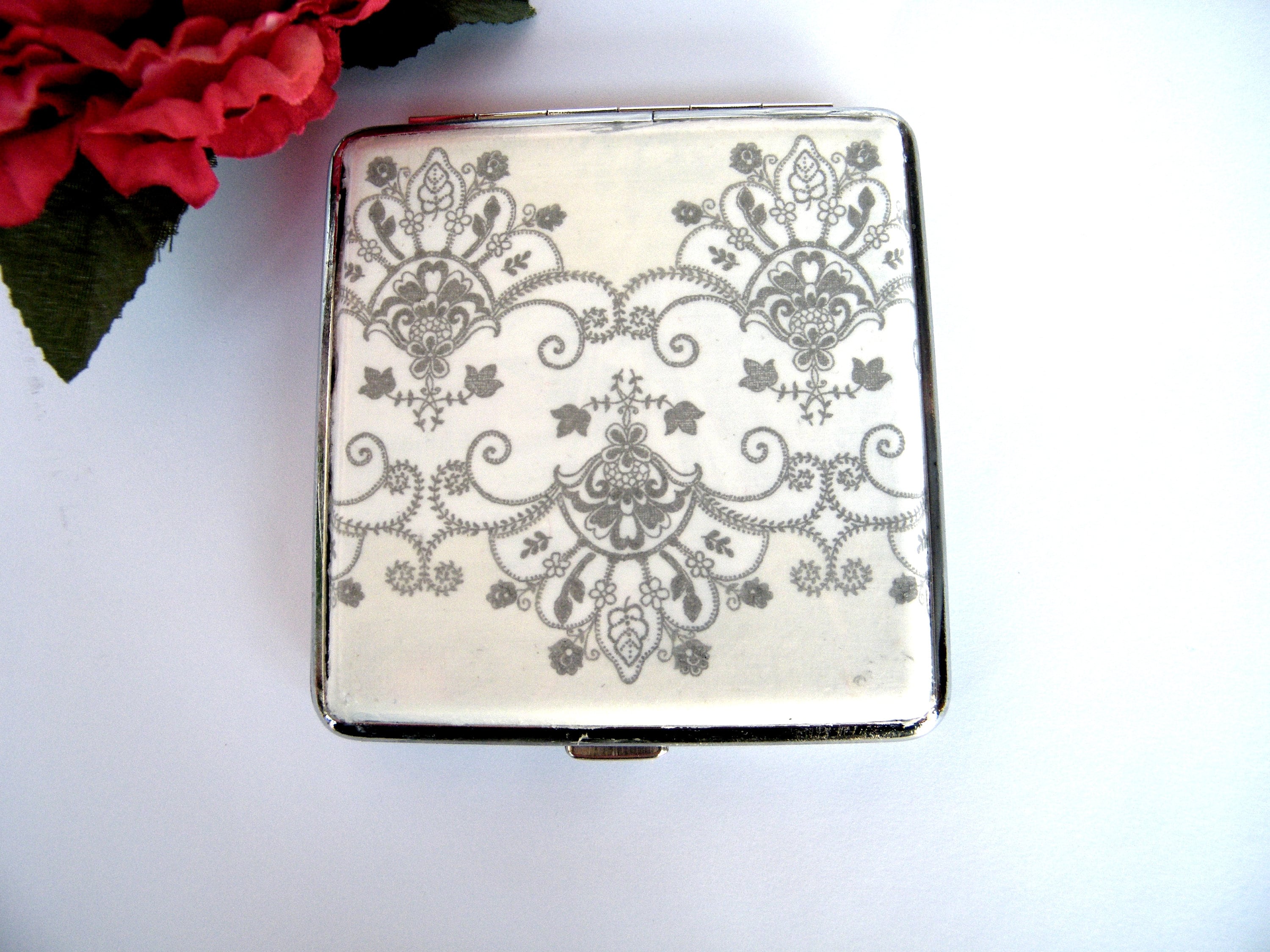 Elegant Cigarette Case with Lace, Cigarette box, Bag Purse, Perfect Gift for Smokers - Backpack Purse and Credit Card, Woman Case for bag