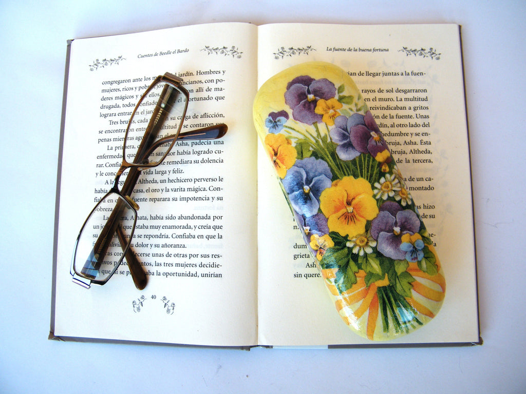 Floral Woman Hard Eyeglasses Case, Pansies Flowers Case, Violas Glasses Case, Reading glasses Holder, Gift for Her, Bag and Purse Item