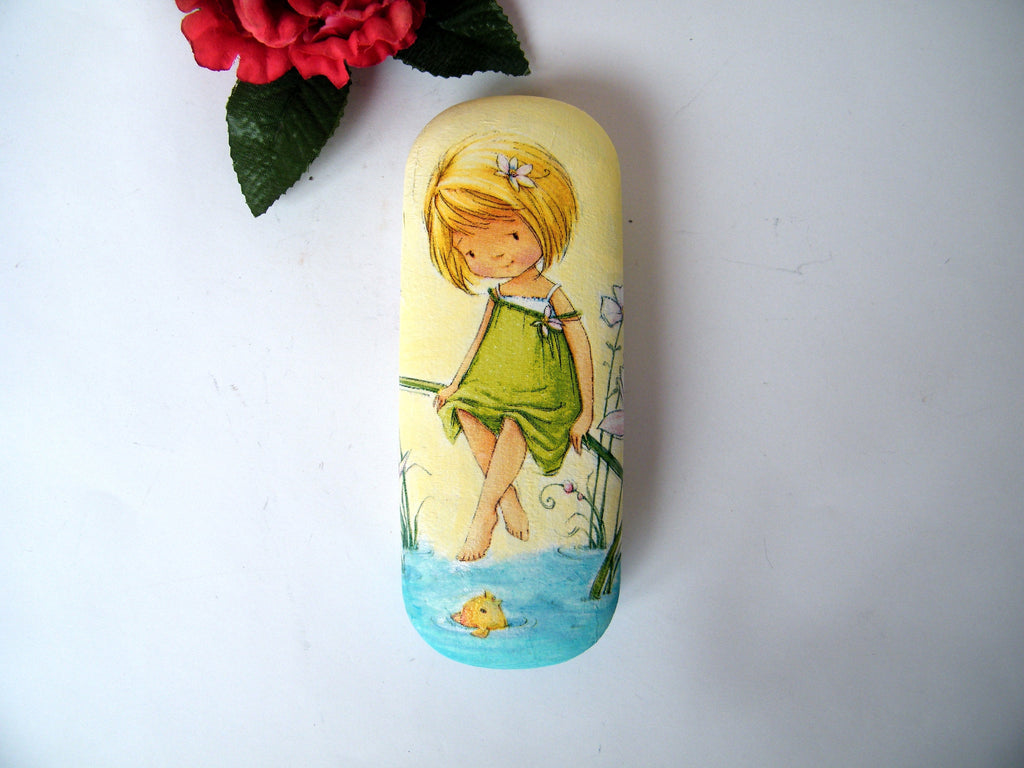 Kids eyeglasses case, girls gift idea, spectacle case, hard glasses holder, vision accessory, cute girl storage box, antiscratching case