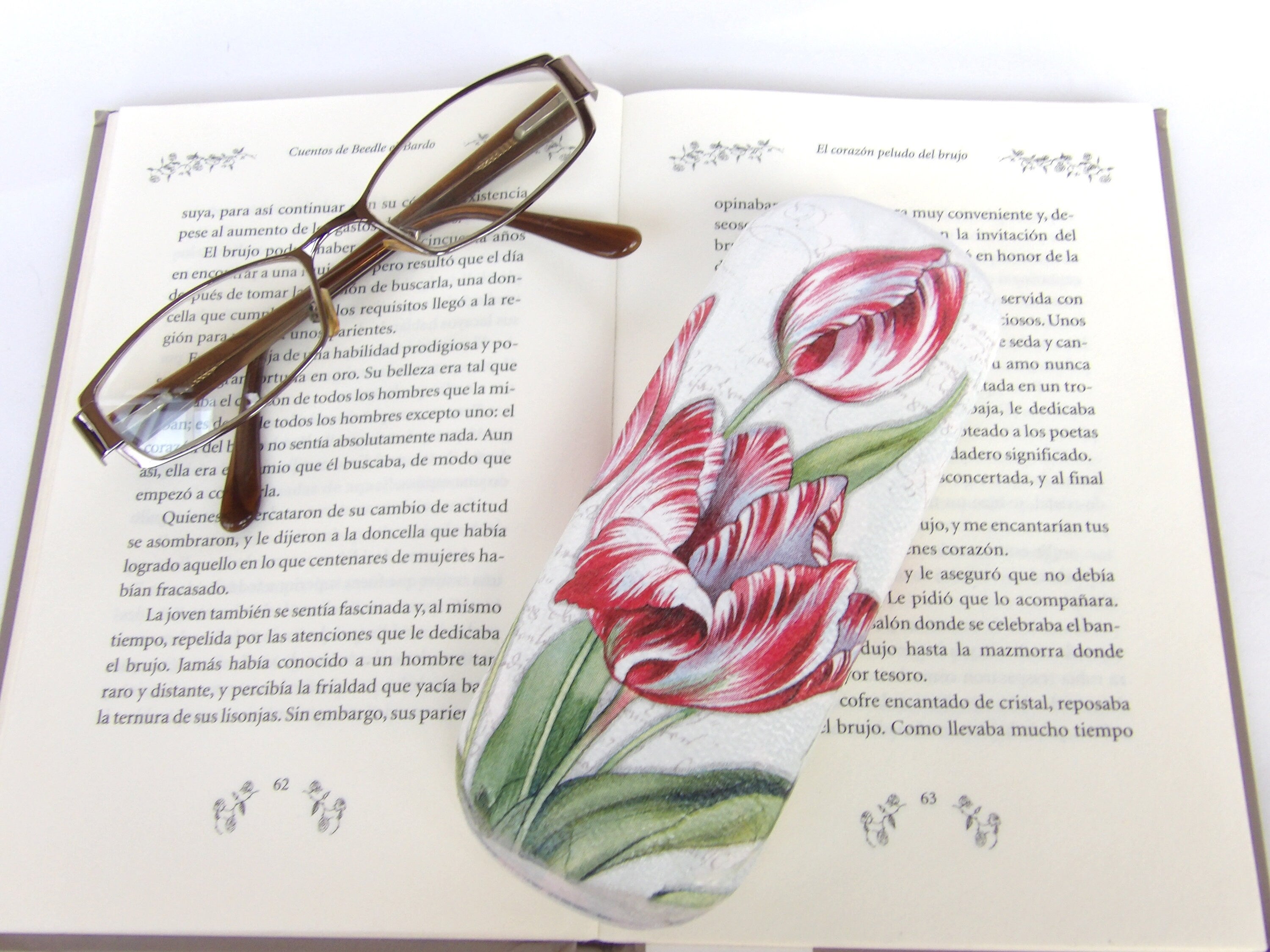 Handmade Tulip Eyeglasses Case: Floral Glasses Holder