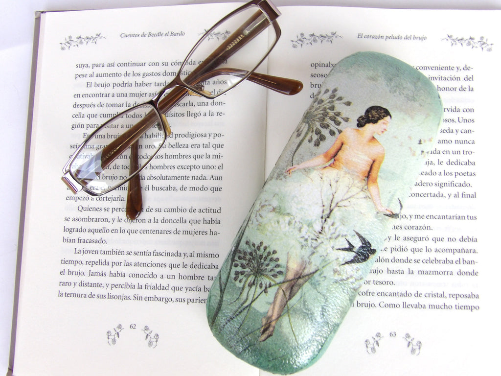 Hard Eyeglasses Case for Woman, Romantic Glasses Holder, Women Reading Accessory, Green Elegant Case, Gift for Mother, Bag Accessory