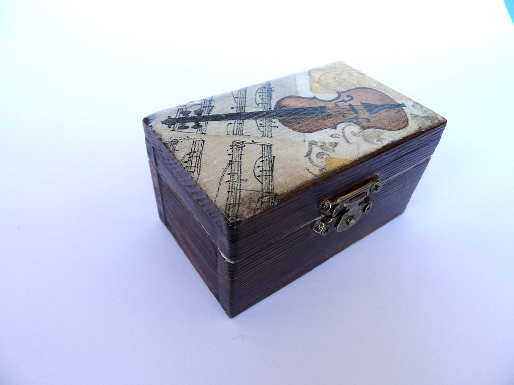 Wooden jewelry box with violin, small trinket box for musicians, OOAK art box, rustic box, gift for music teacher, strings lover gift