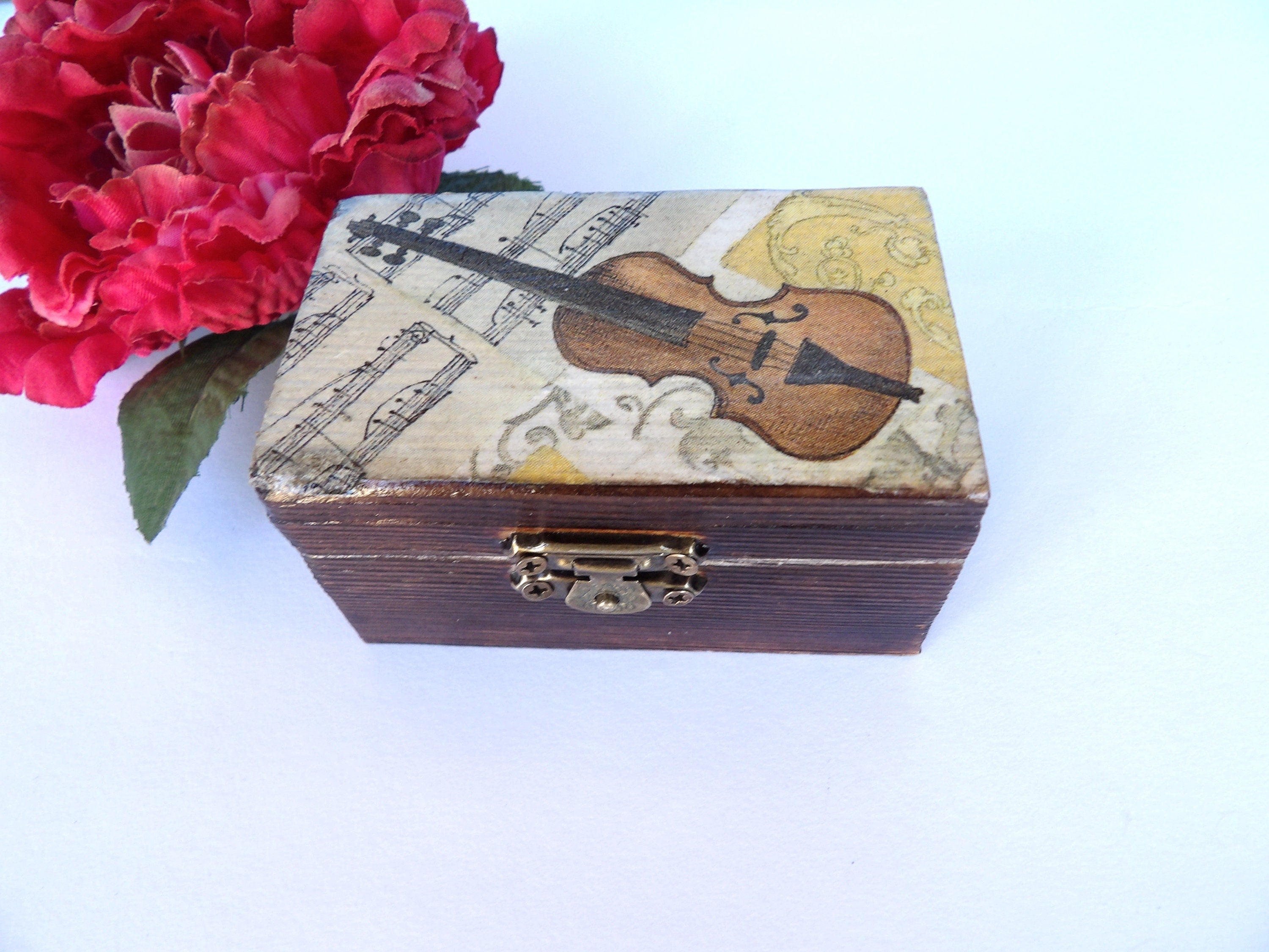 Wooden jewelry box with violin, small trinket box for musicians, OOAK art box, rustic box, gift for music teacher, strings lover gift