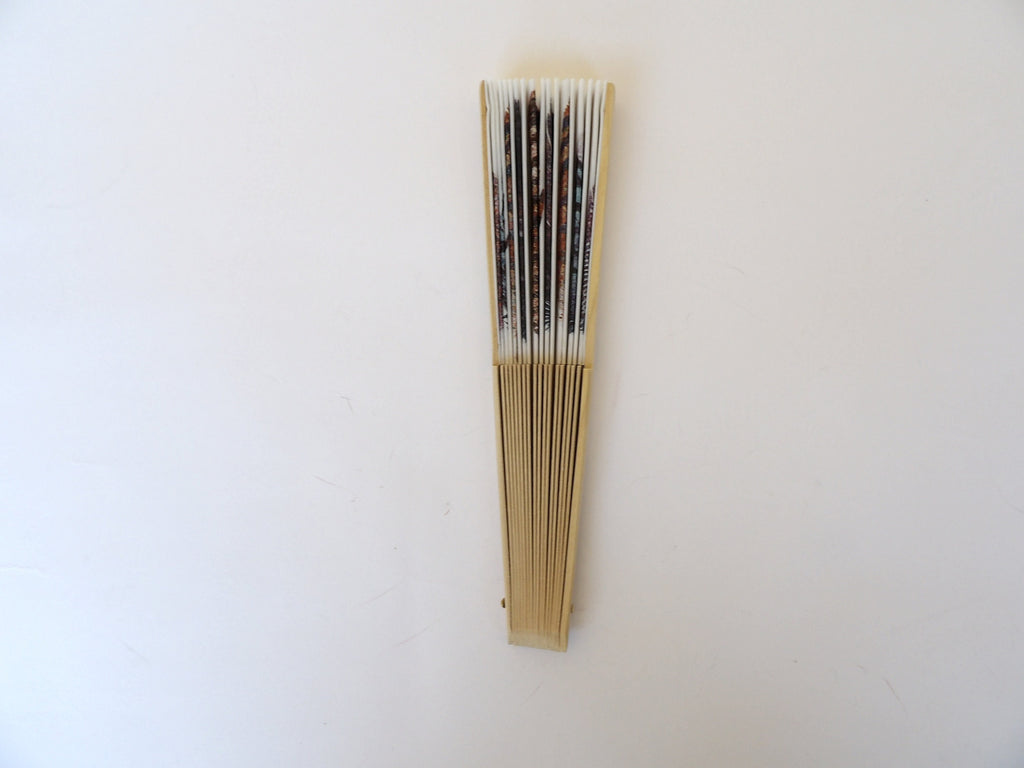 Hand Fan with Red Roses, Wedding Accessory, Bride Gift, Spanish Hand Fan, Woman Holding Hand Fan, Summer Garden Party, Scallop Handheld fan