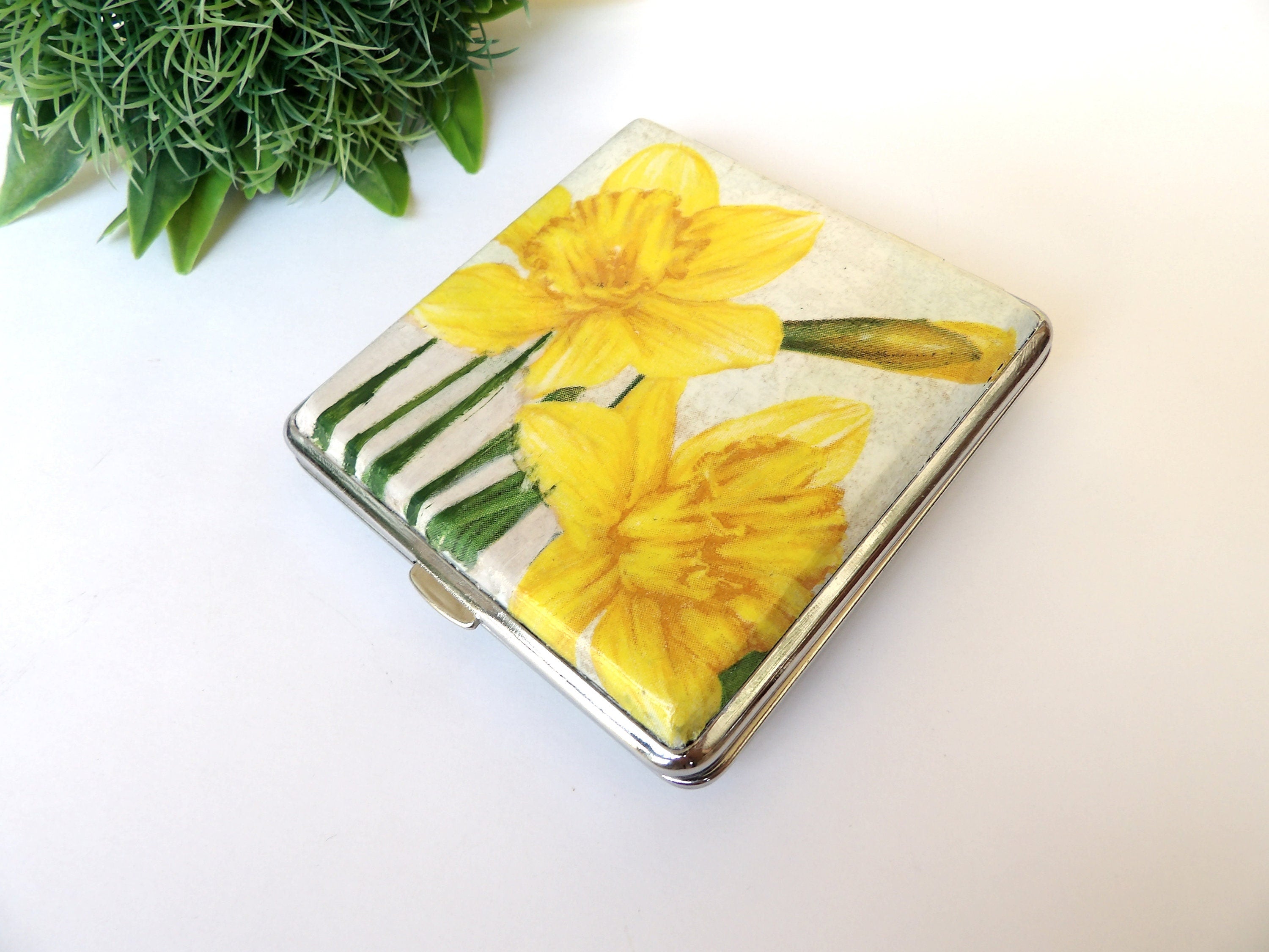 Daffodil Cigarette  Case, Regular Size Cigarrette Box, Smoking Accessory, Women Business Card Case, Cigarette Wallet, Backpack Purse