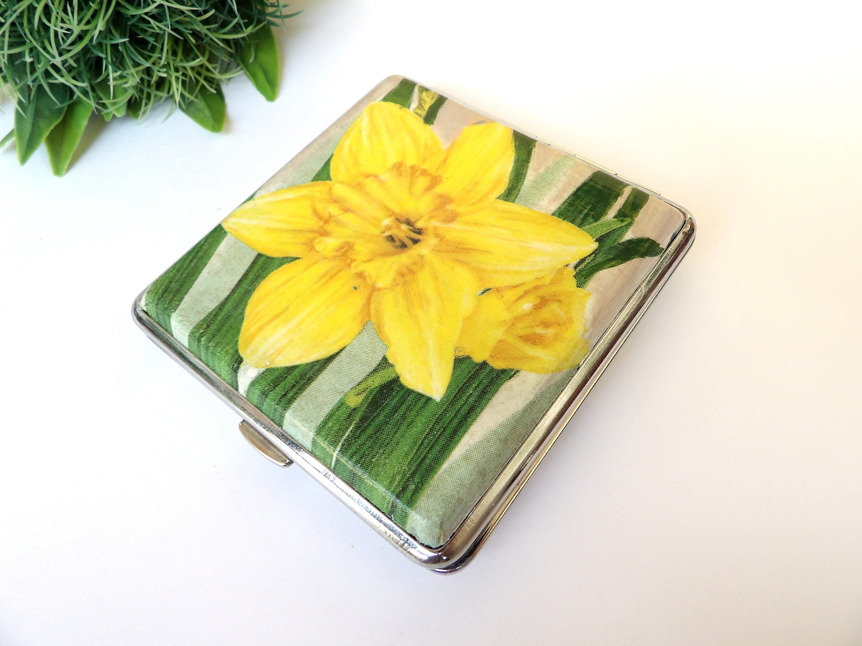 Daffodil Cigarette  Case, Regular Size Cigarrette Box, Smoking Accessory, Women Business Card Case, Cigarette Wallet, Backpack Purse