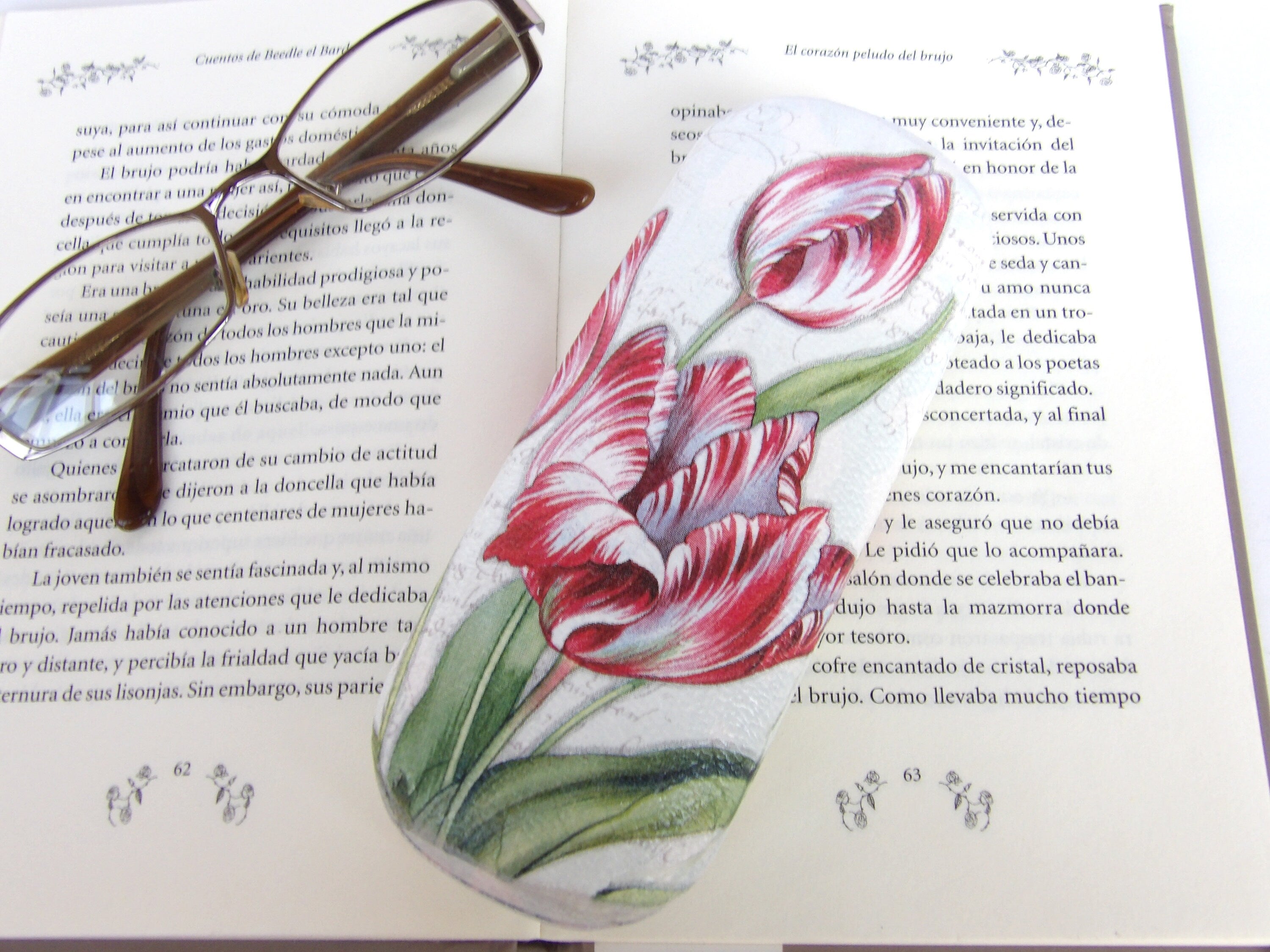 Handmade Tulip Eyeglasses Case: Floral Glasses Holder