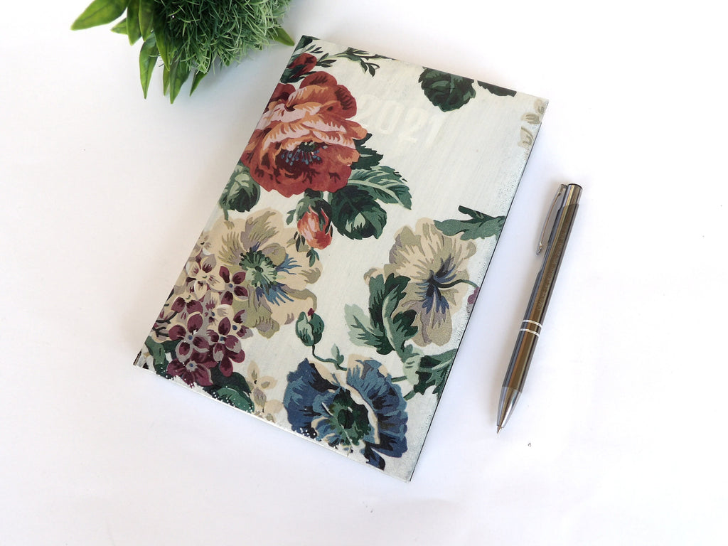 Day a Page Diary 2026, A5 Hard Cover Planner, Journal, Appointment Book, Agenda Day Per Page, Floral Co-worker Gift, Multilingual Calendar
