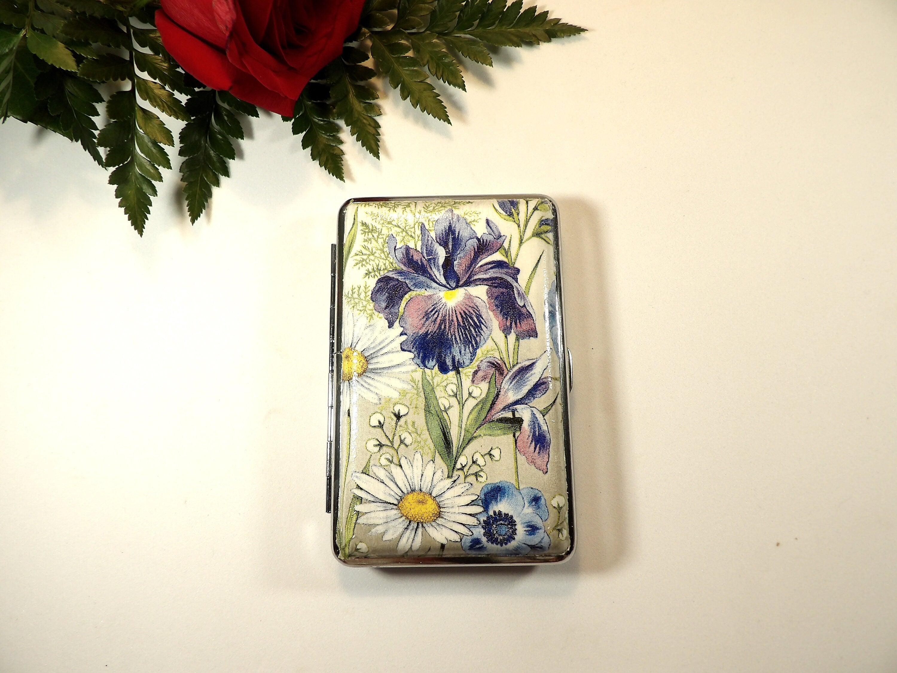 Blue Iris and daisy slim 100's Cigarrette Case, Business Card Case, Gift for Smokers, Elegant Gift for Her, Credit Card Case, Bag Purse
