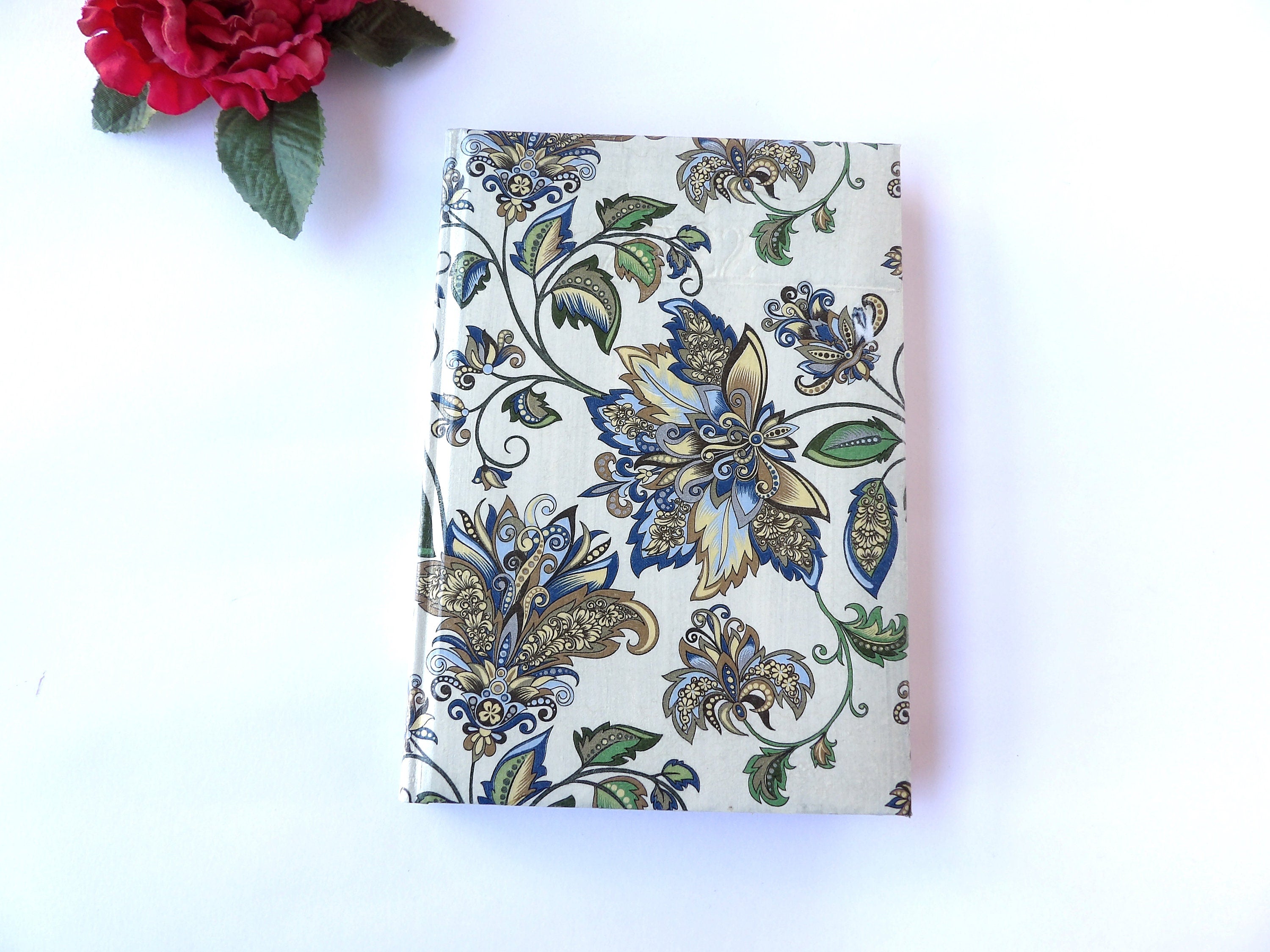 2026 Daily Diary, A5 Hard Cover Planner, Journal, Appointment Book, Agenda Day to a Page, Vintage Flowers, Co-worker Multilingual Calendar