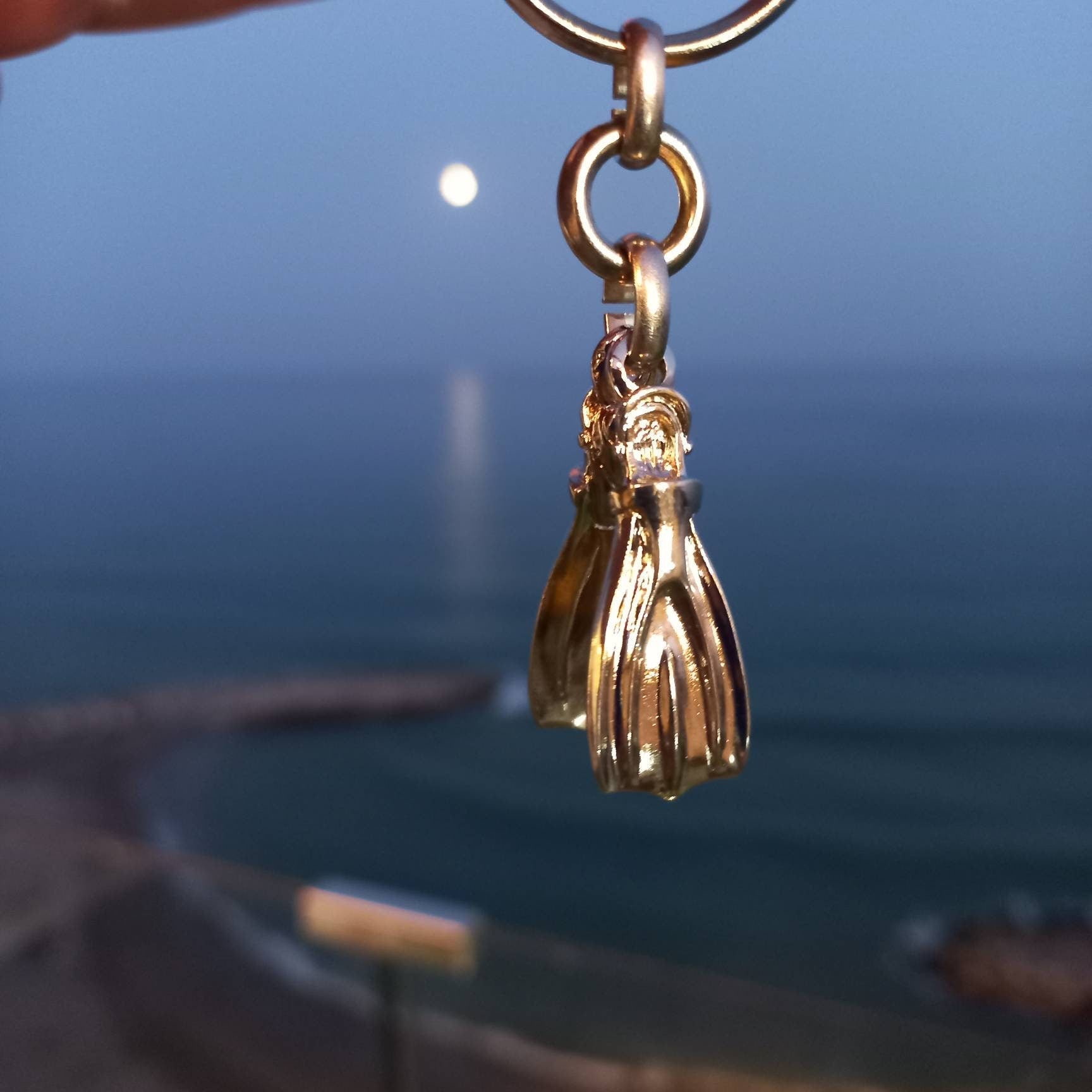 Scuba diving flippers keyring, diving keychain, swimmers gift, swim team, diving sports Charm, diver fins, gift for diving lovers