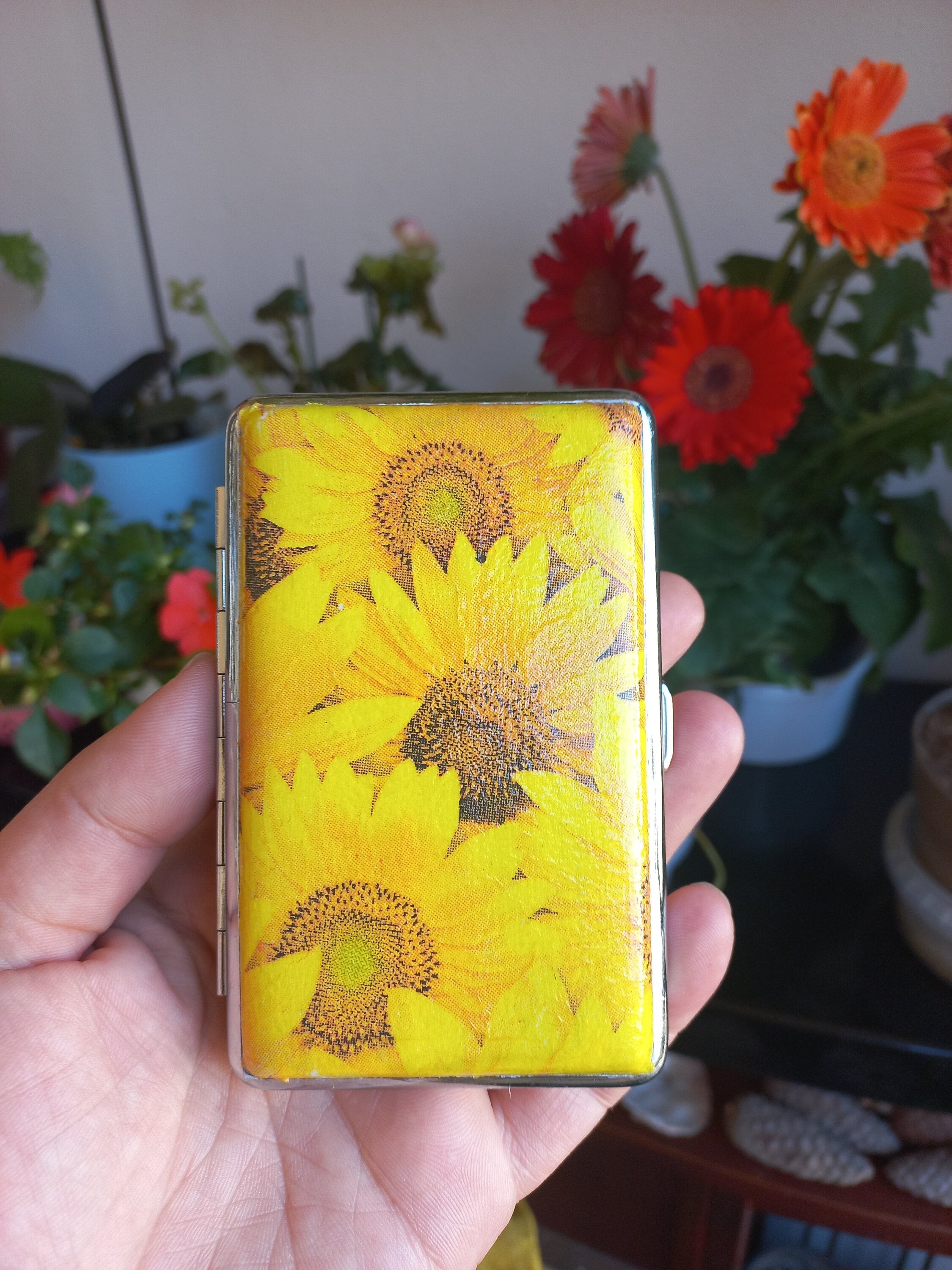 Sunflowers Slim 100's Cigarrette Case, Floral Box, Business Card Case, Gift for Smokers, Elegant Credit Card Case, Bag or clutch Purse