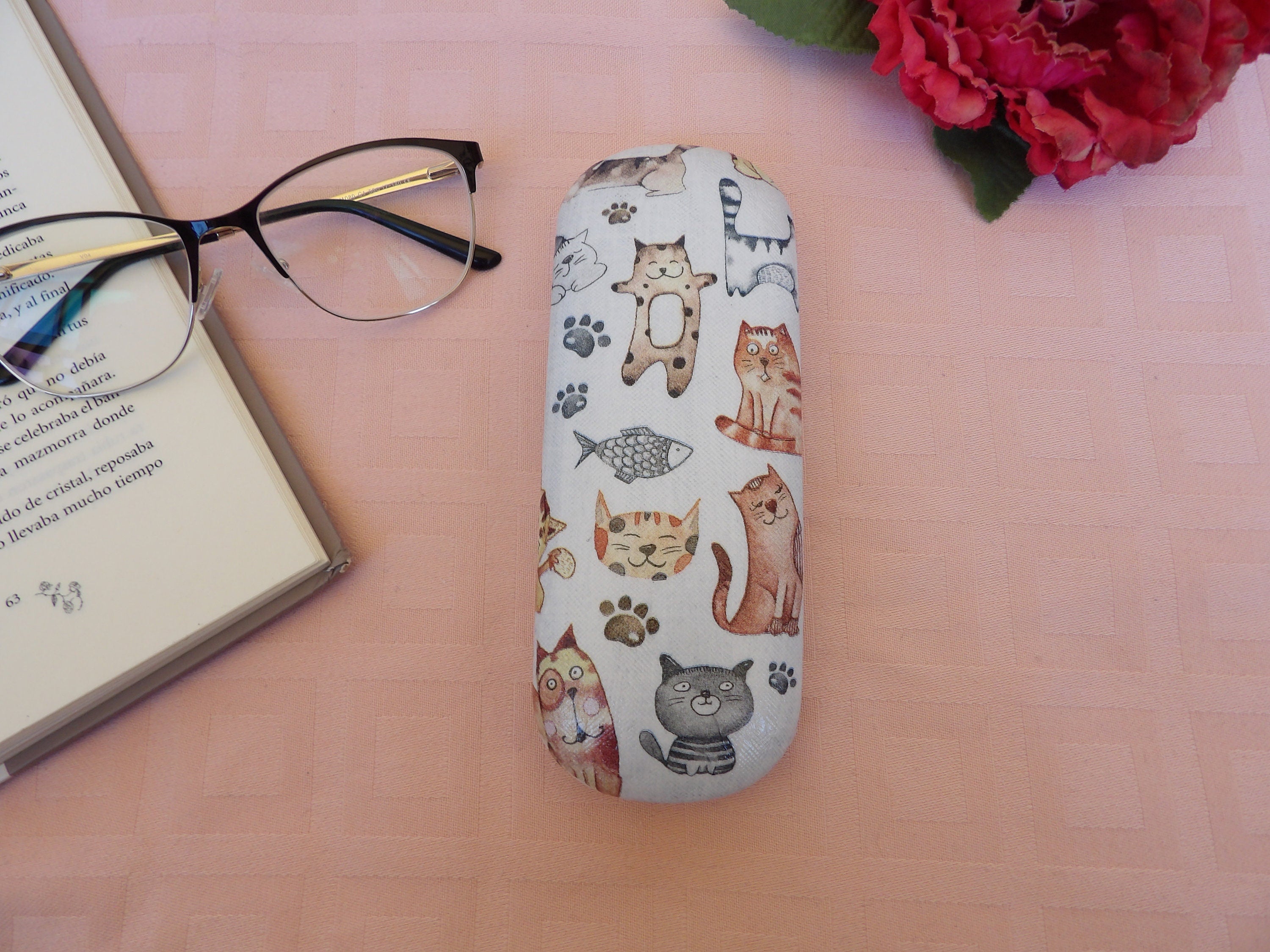Cute Cats Eyeglass Case, Portable Hard Sunglass Case, Sweet Eyeglass Protector, Adorable Eyeglasses Box, Hard Eyeglasses Case, Reading glass