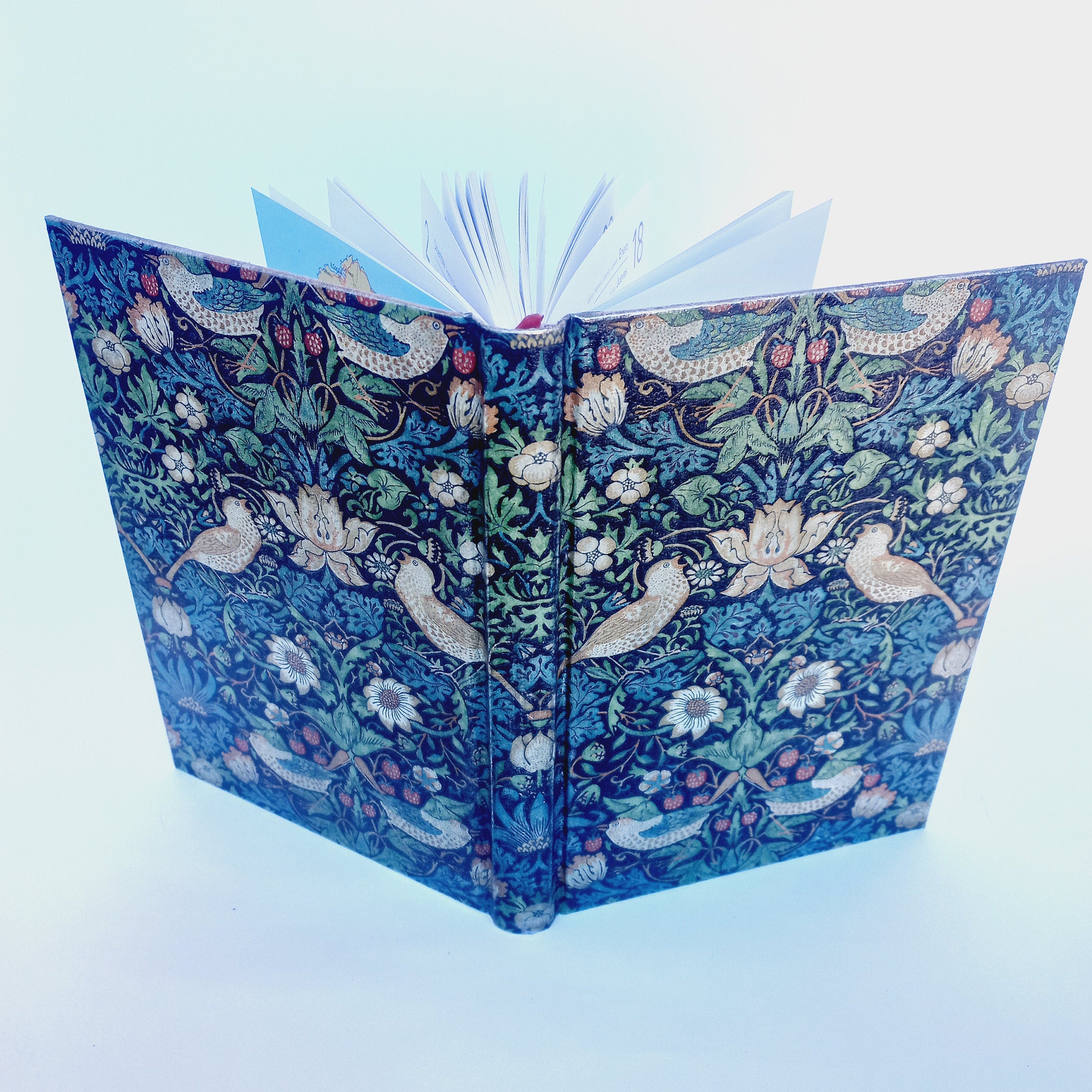 William Morris Daily Planner 2026, A5 Hard Cover Diary, Strawberry Thief Journal, Appointment notebook, Agenda Day to a Page, Daily Calendar