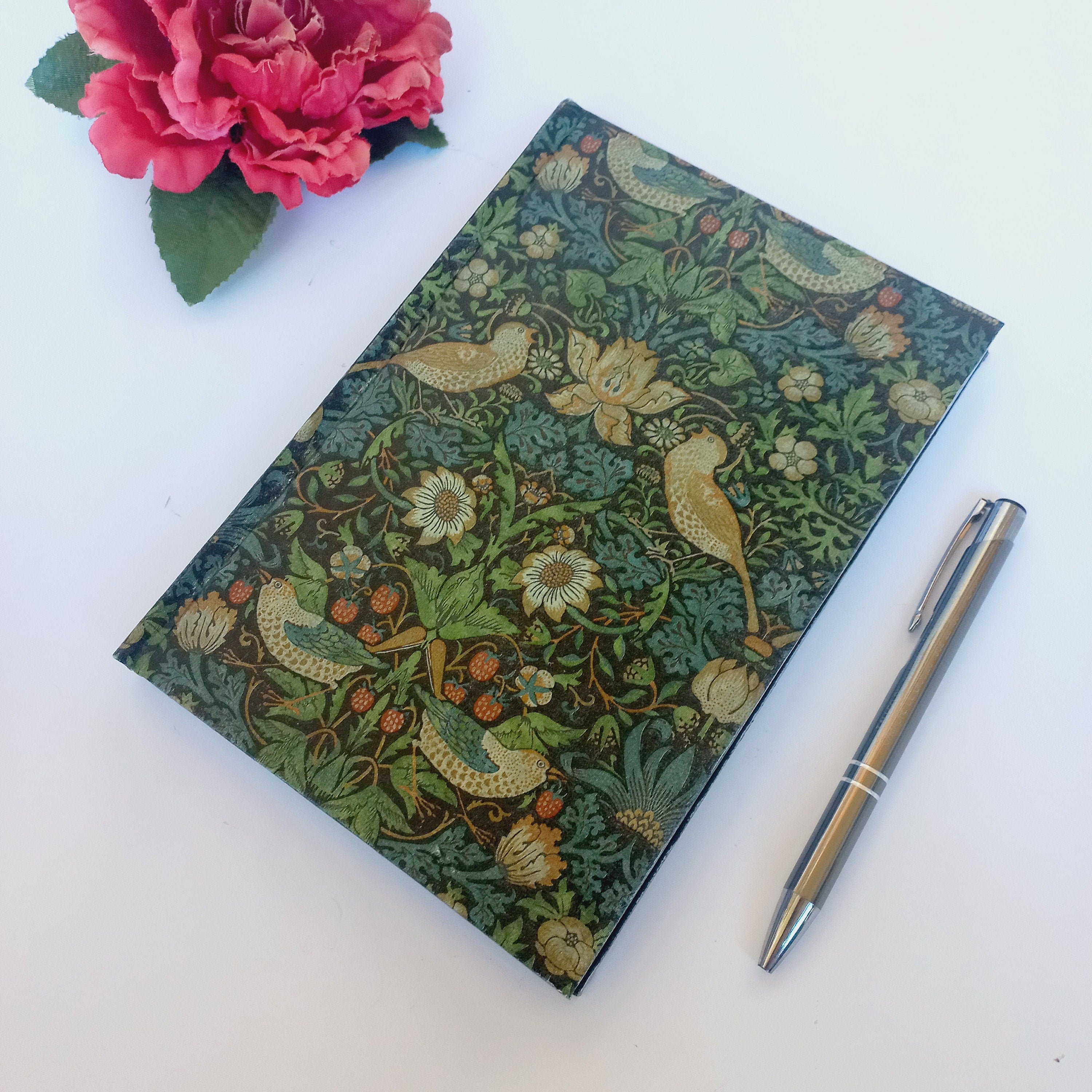 William Morris Daily Planner 2026, A5 Hard Cover Diary, Strawberry Thief Journal, Appointment notebook, Agenda Day to a Page, Daily Calendar
