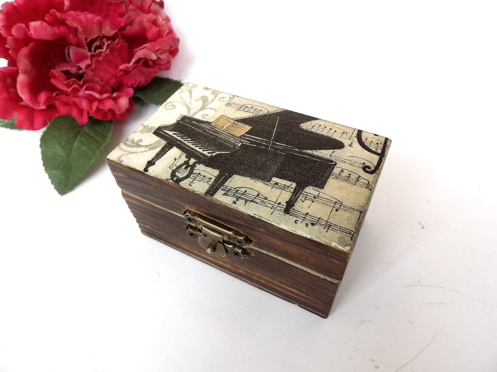 Wooden jewelry box with piano and notes, small shabby chic box for musicians, OOAK art box, rustic grand piano box, gift for music teacher