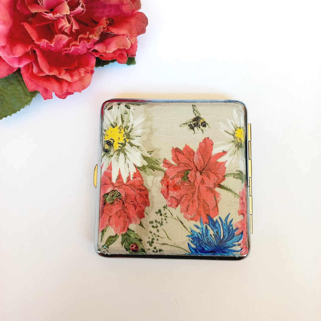 Pitillera de Flores, Tarjetero Artesanal, Estuche Floral con Mariposas, Billetera Elegante