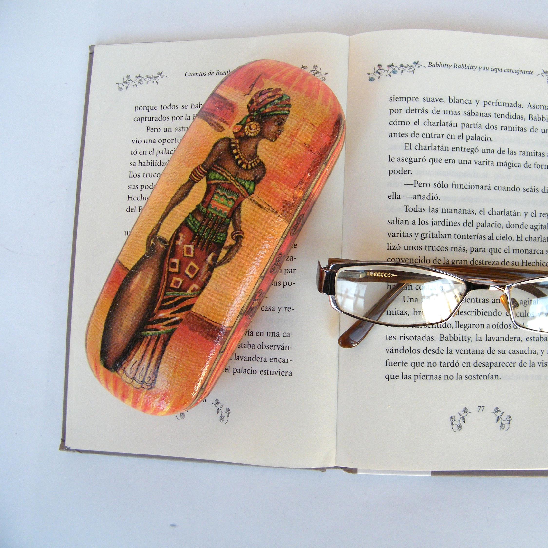 African Hard Eyeglass Case, Spectacle Case, Vintage Storage Box, Glasses Holder with Africana, Metal Handbag Case, Gift for Afroamericana