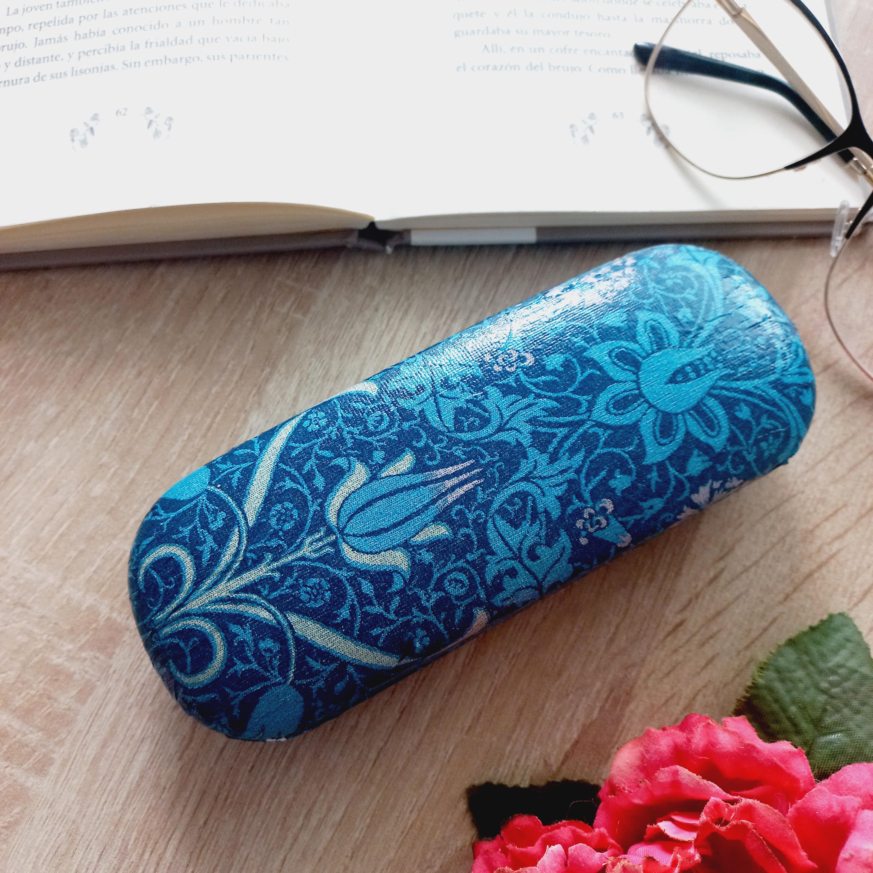 Tulip and Net Blue Eyeglass Case, Portable Hard Glasses Case, William Morris Eyeglass Protector, Adorable Eyeglasses Box,  Reading glasses