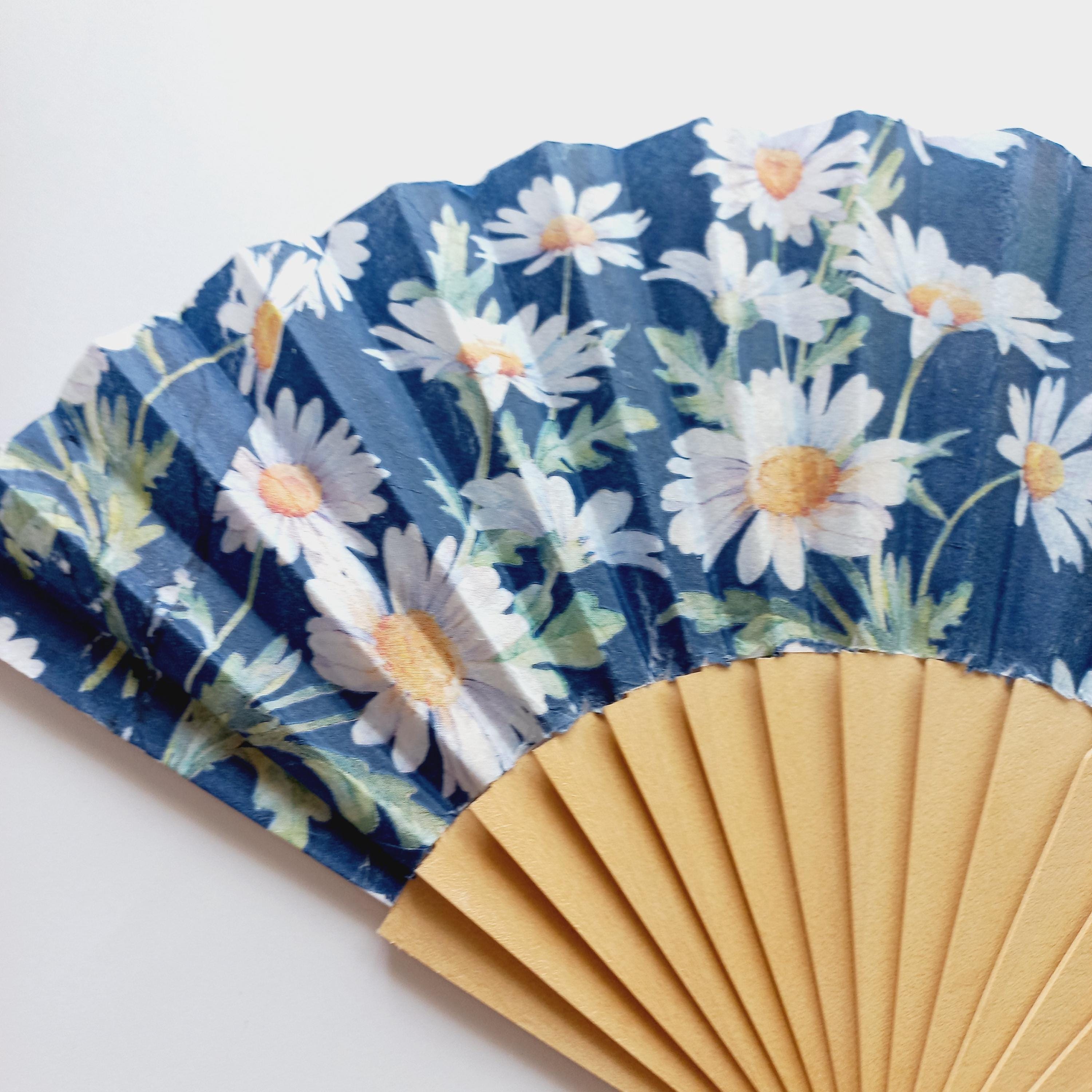 Daisy flowers Hand Fan, Floral Holding Fan, Meadow flowers hand fan for woman, Spanish Hand Fan, gift for bride, summer wedding accessory