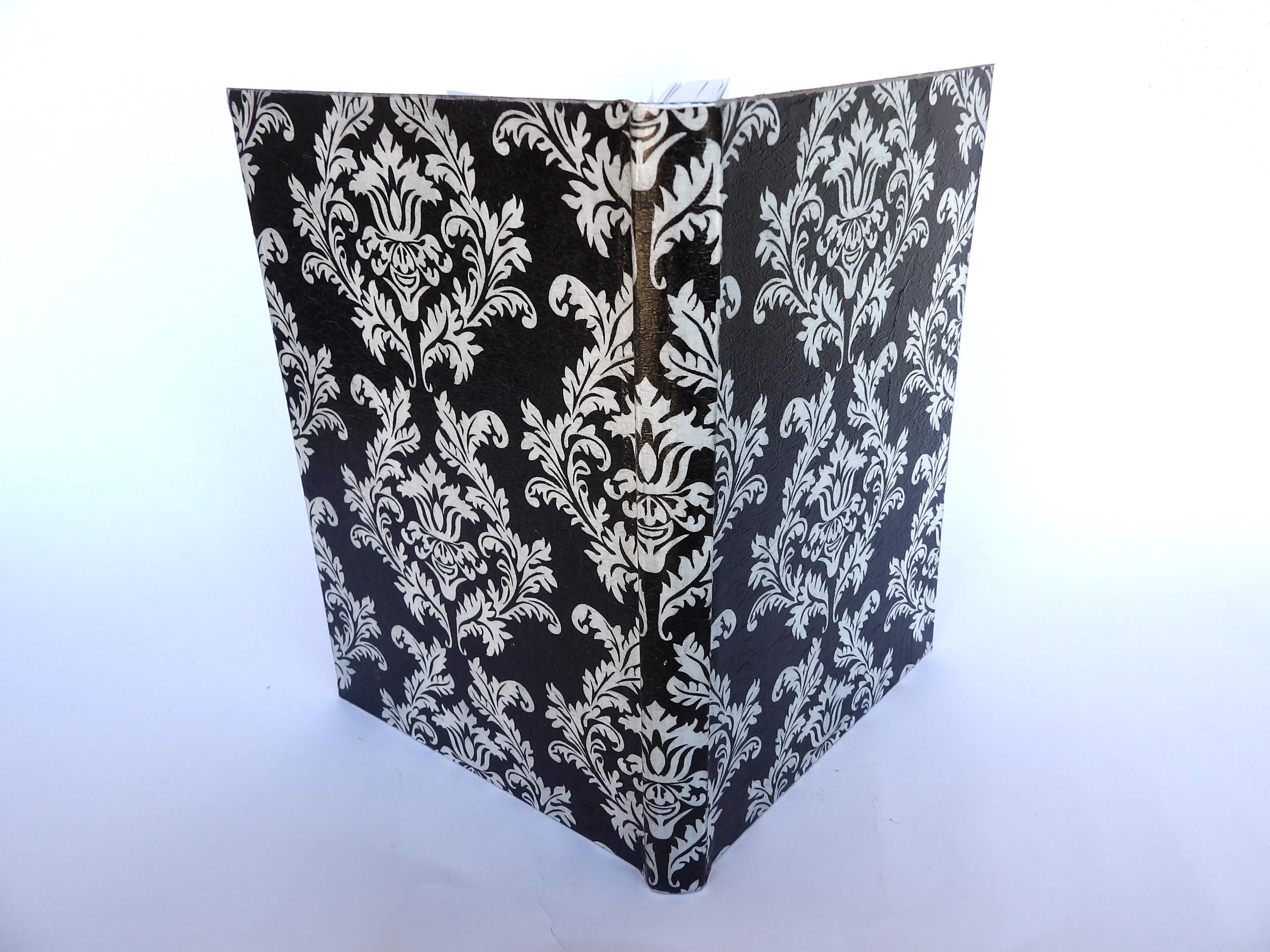 Hardcover Daily Diary 2026 | Elegant Planner & Journal | English and Spanish Versions | Black Notebook Gift for Writers and Students