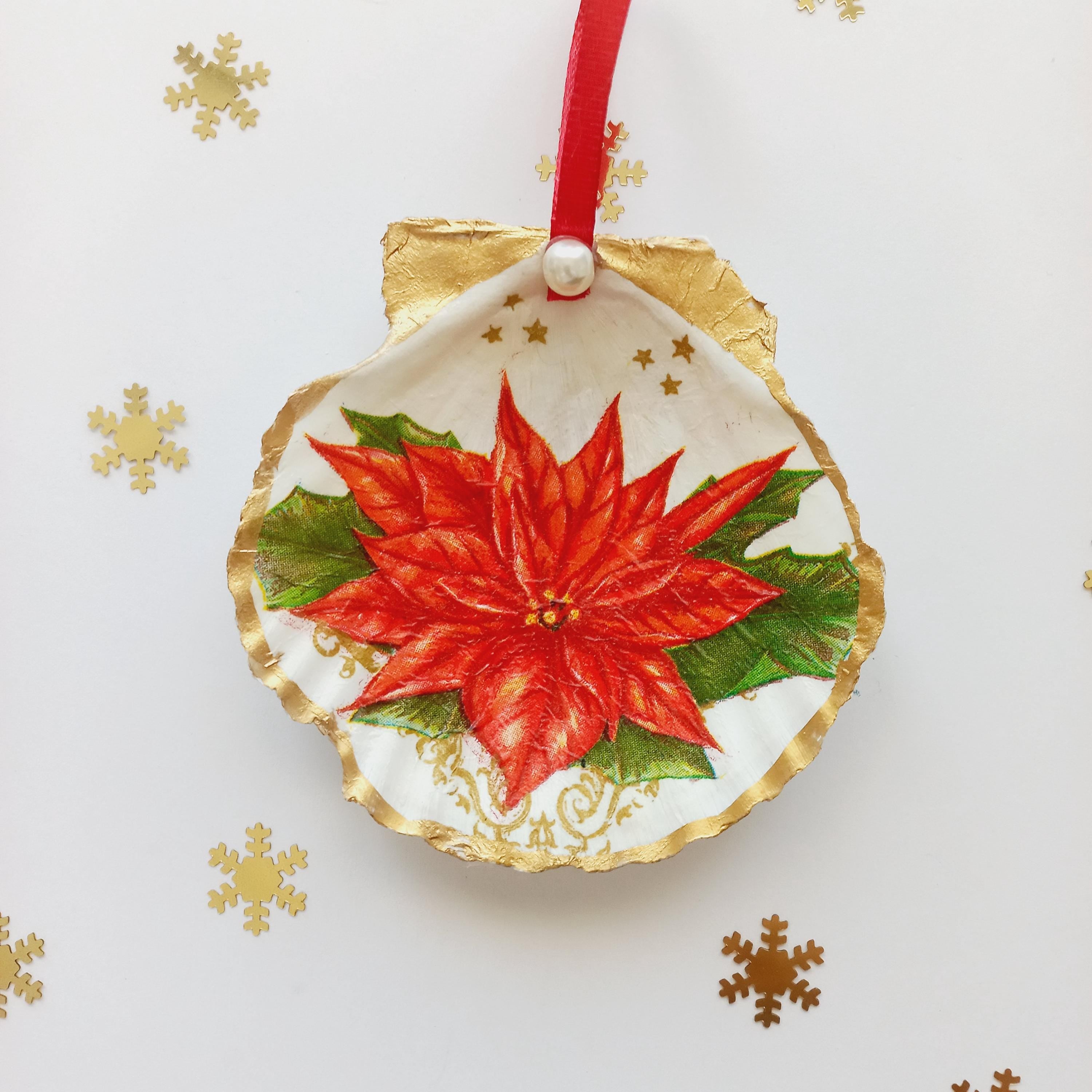 Chrisrmas Scallop Shell Ornament – Snowman Christmas Decoration, Coastal Holiday Ornament, Beach Cottage Christmas Gift