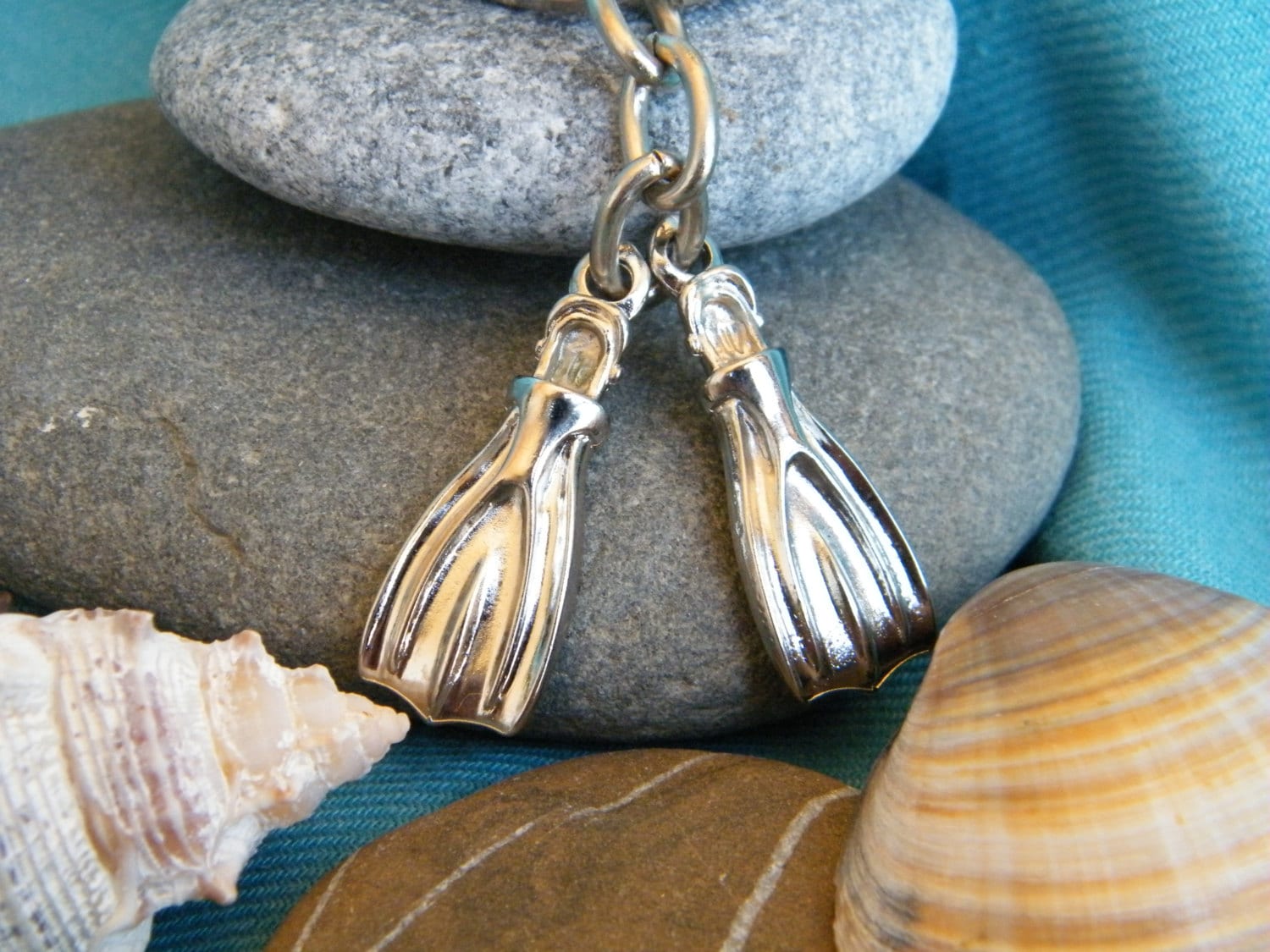 Scuba diving flippers keyring, diving keychain, swimmers gift, swim team, diving sports Charm, diver fins, gift for diving lovers